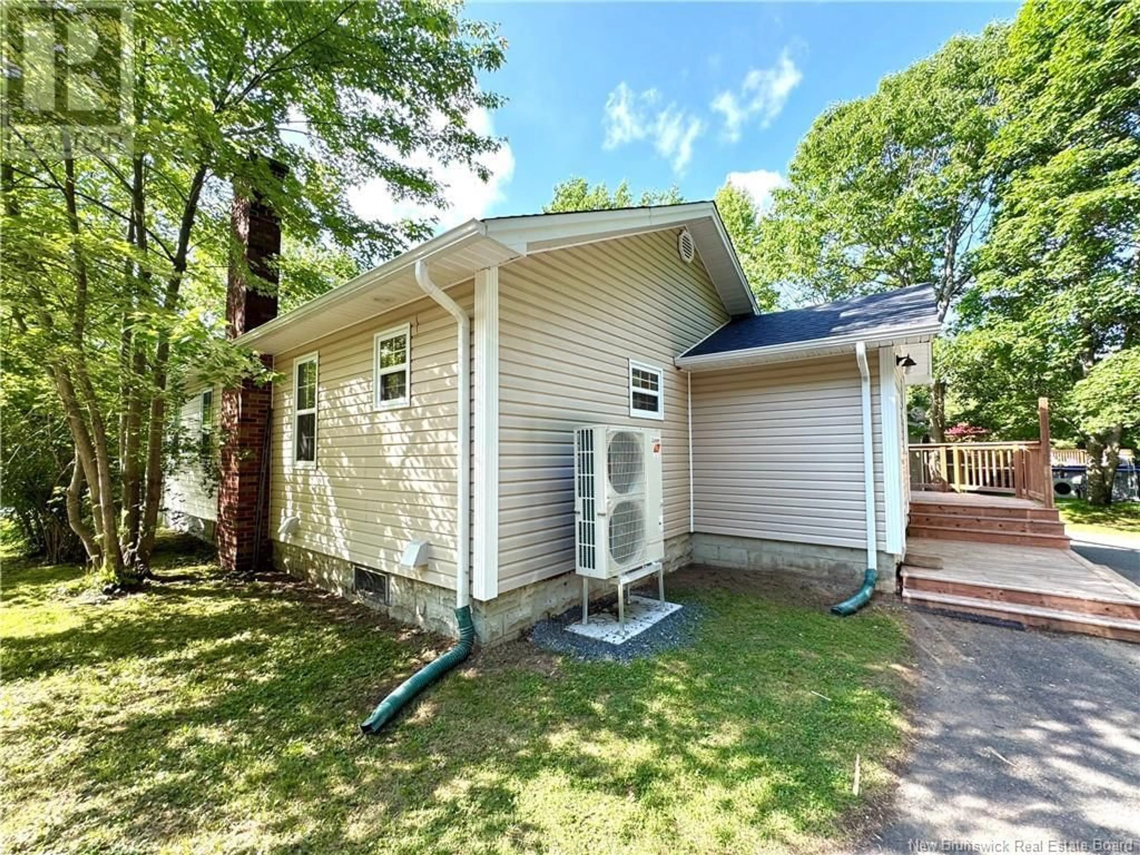 Home with vinyl exterior material, street for 57 UPTON STREET, Minto New Brunswick E4B2P4