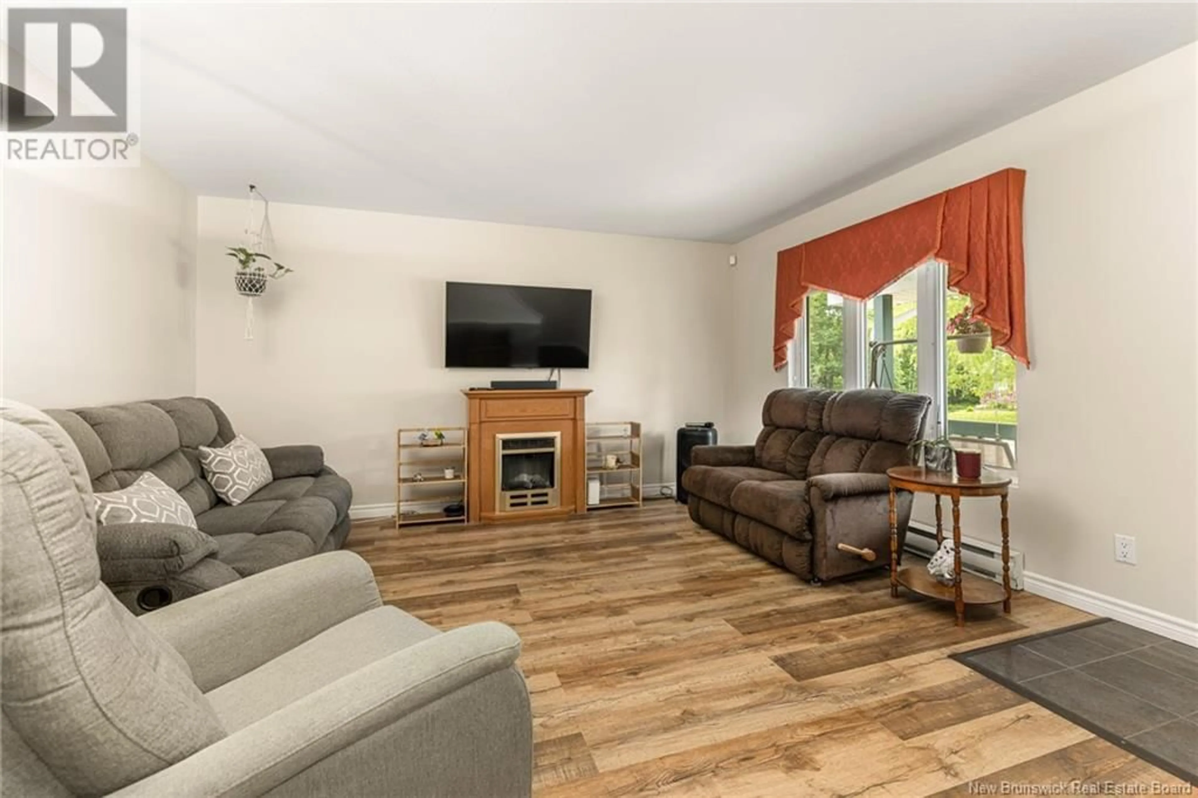 Living room with furniture, wood/laminate floor for 37 MONAGHAN, Moncton New Brunswick E1A6H8