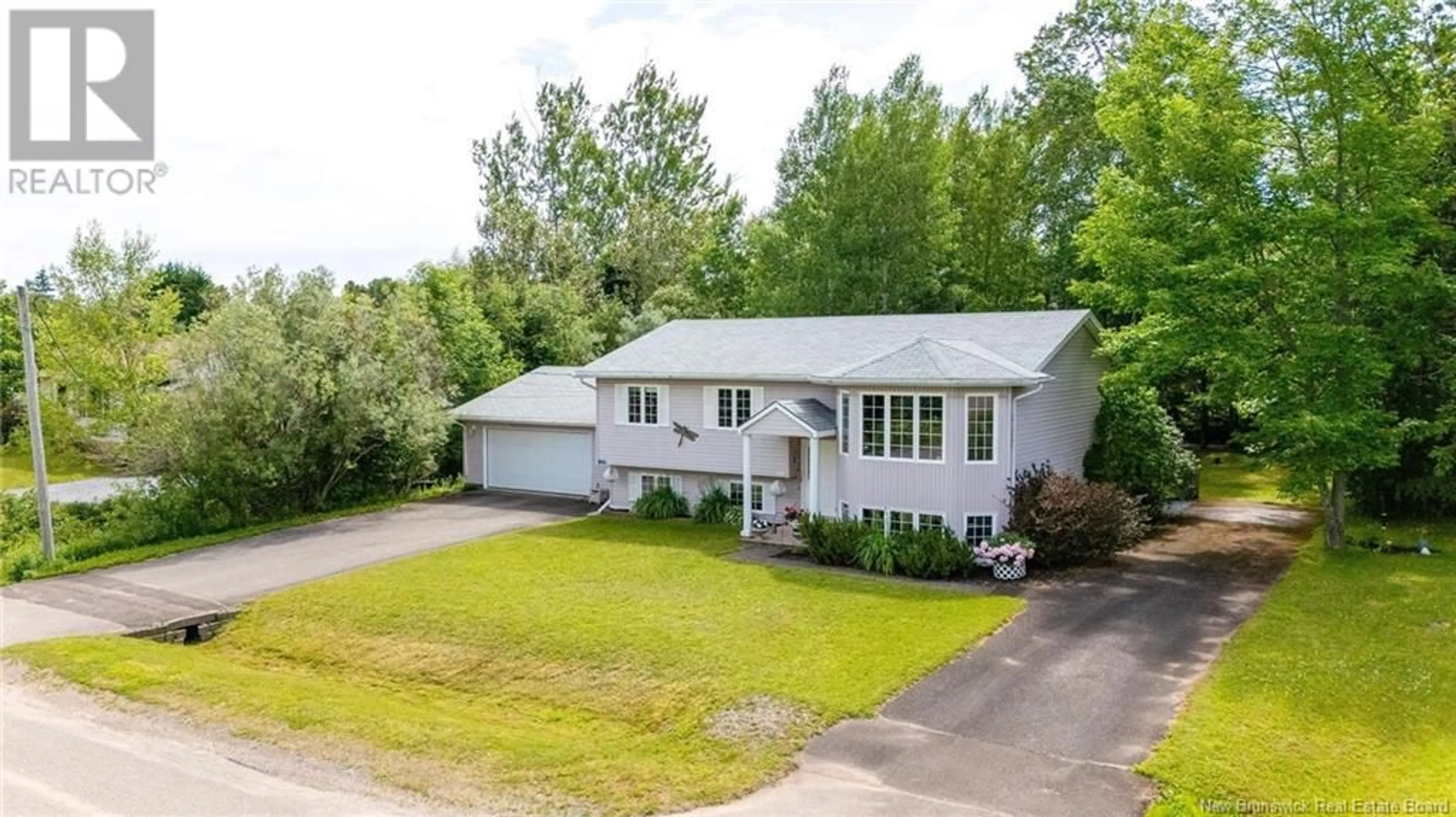 A pic from outside/outdoor area/front of a property/back of a property/a pic from drone, street for 135 HIGHLAND DRIVE, Hampton New Brunswick E5N5C6