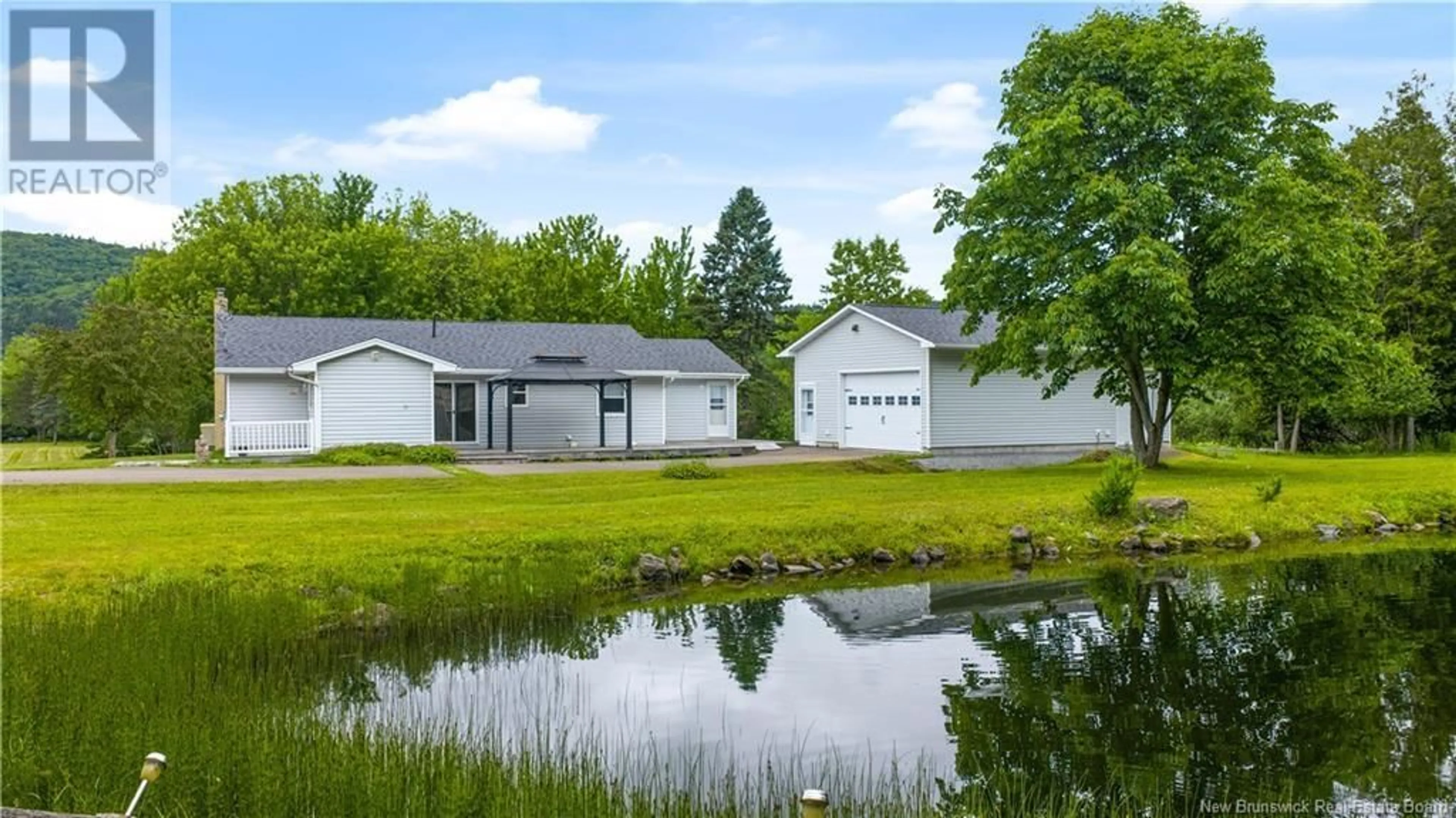 Home with vinyl exterior material, water/lake/river/ocean view for 51 BRANSCOMBE LANE, Hampton New Brunswick E5N0H1