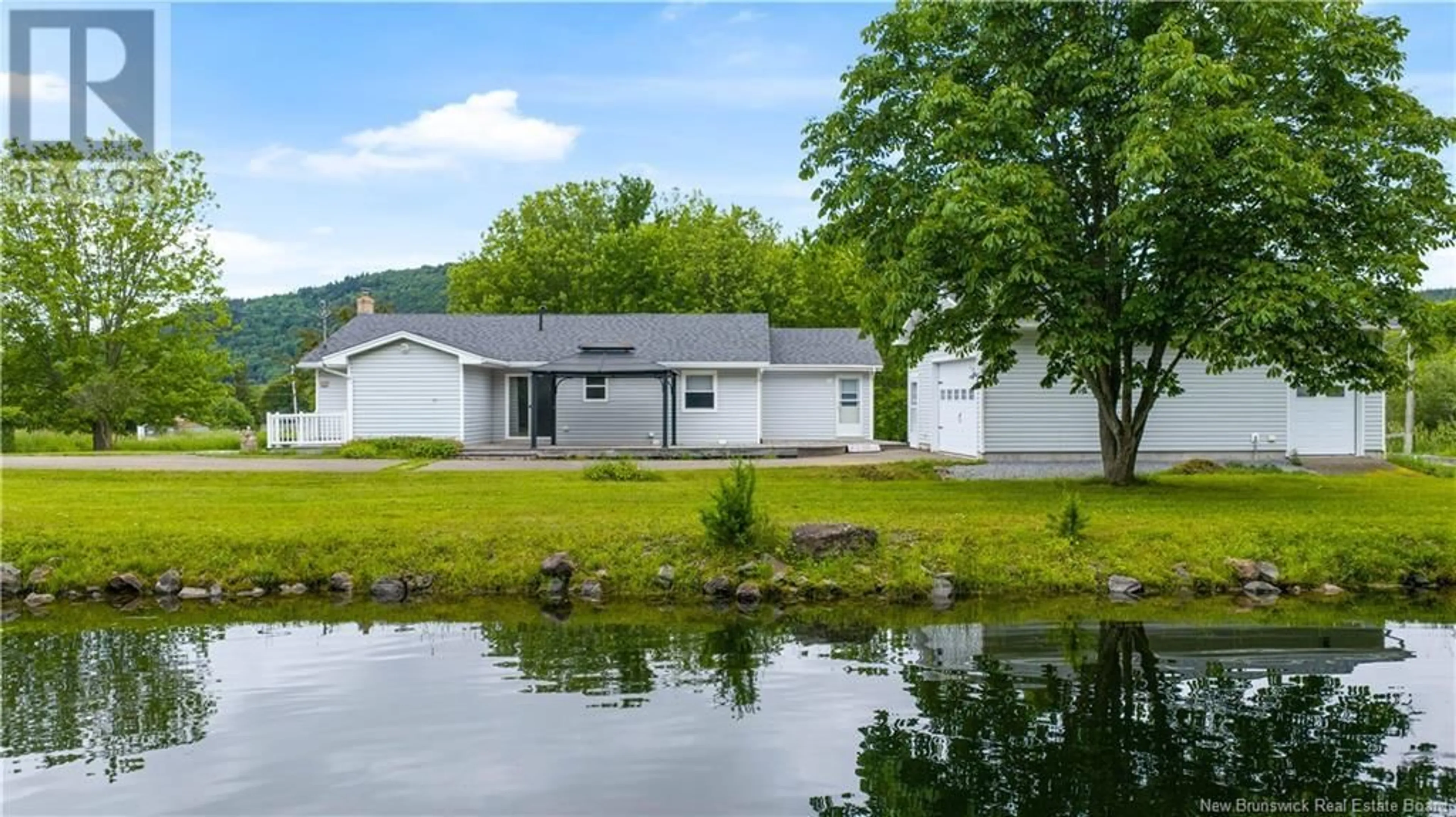 Home with vinyl exterior material, water/lake/river/ocean view for 51 BRANSCOMBE LANE, Hampton New Brunswick E5N0H1