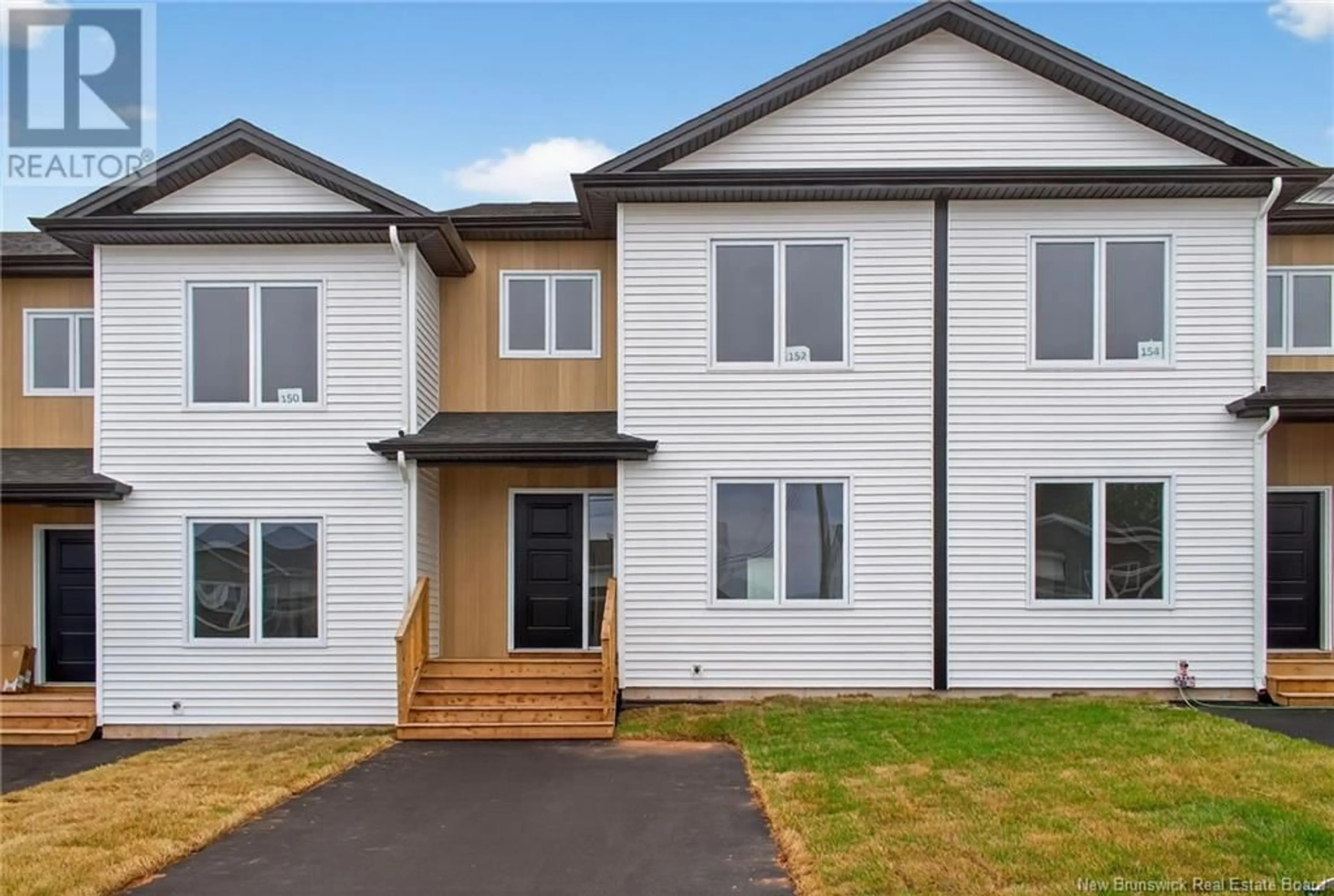 Home with vinyl exterior material, building for 110 ERNEST STREET, Dieppe New Brunswick E1A8R4