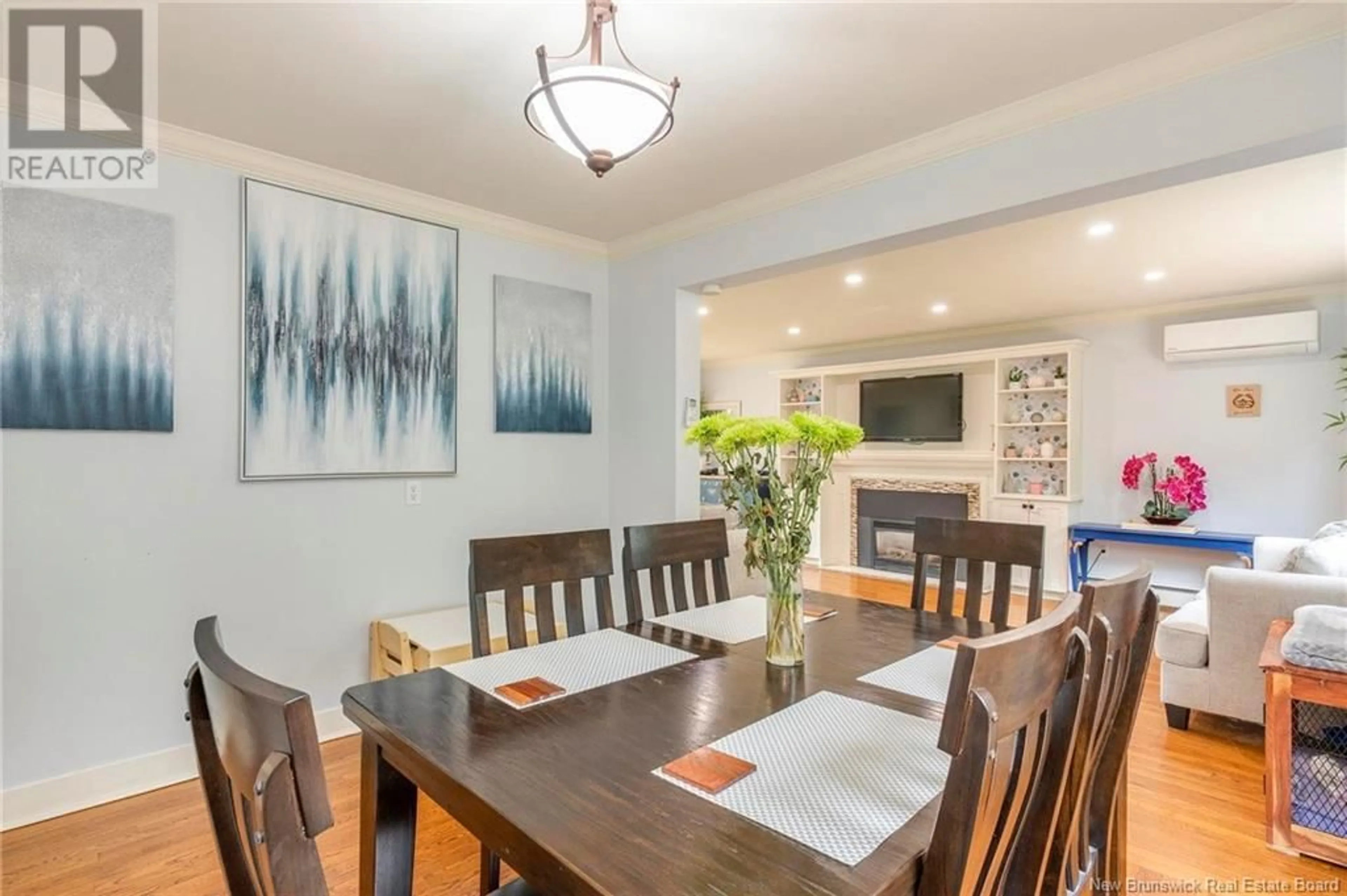 Dining room, wood/laminate floor for 15 CALISTOGA, Rothesay New Brunswick E2H1C1