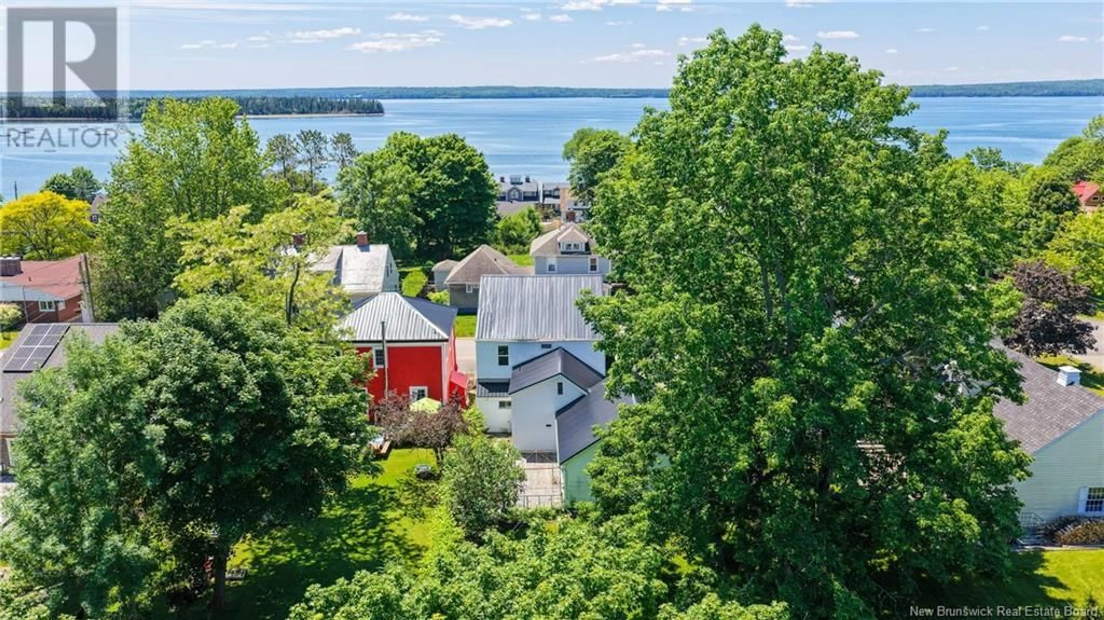 A pic from outside/outdoor area/front of a property/back of a property/a pic from drone, water/lake/river/ocean view for 44 QUEEN STREET, Saint Andrews New Brunswick E5B1C4