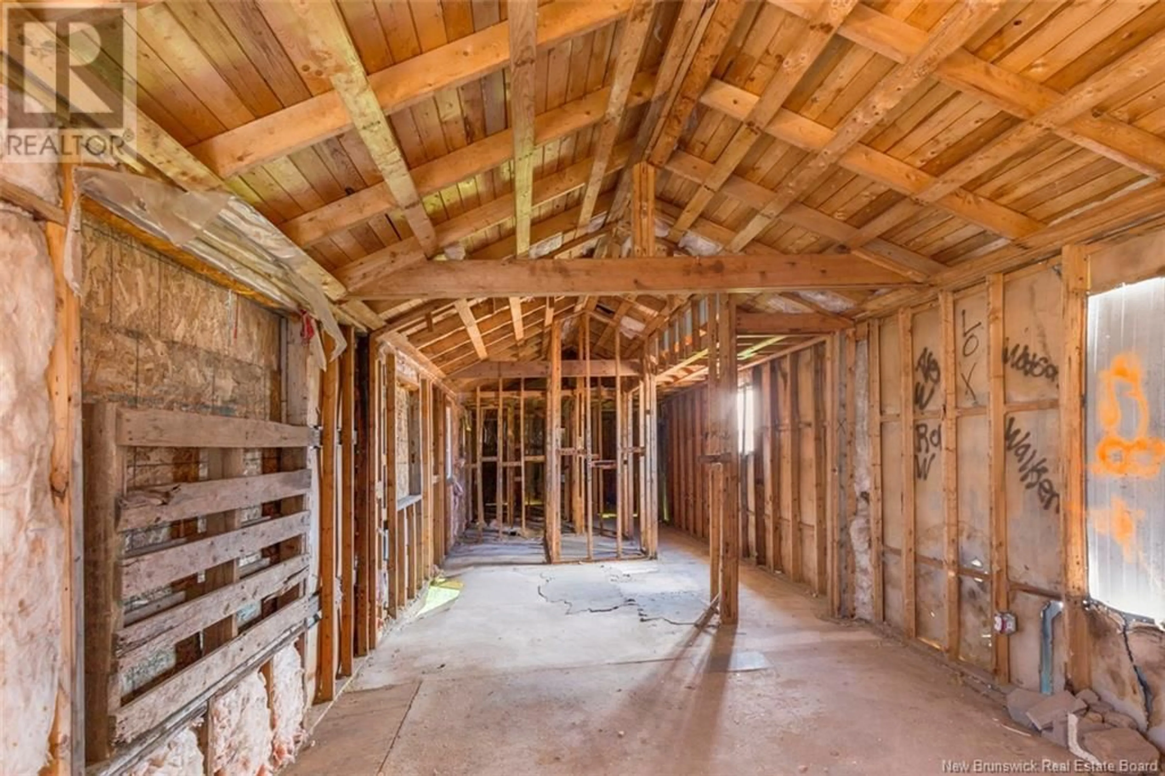 Indoor foyer for 32 PIONEER AVENUE, Moncton New Brunswick E1J1K2