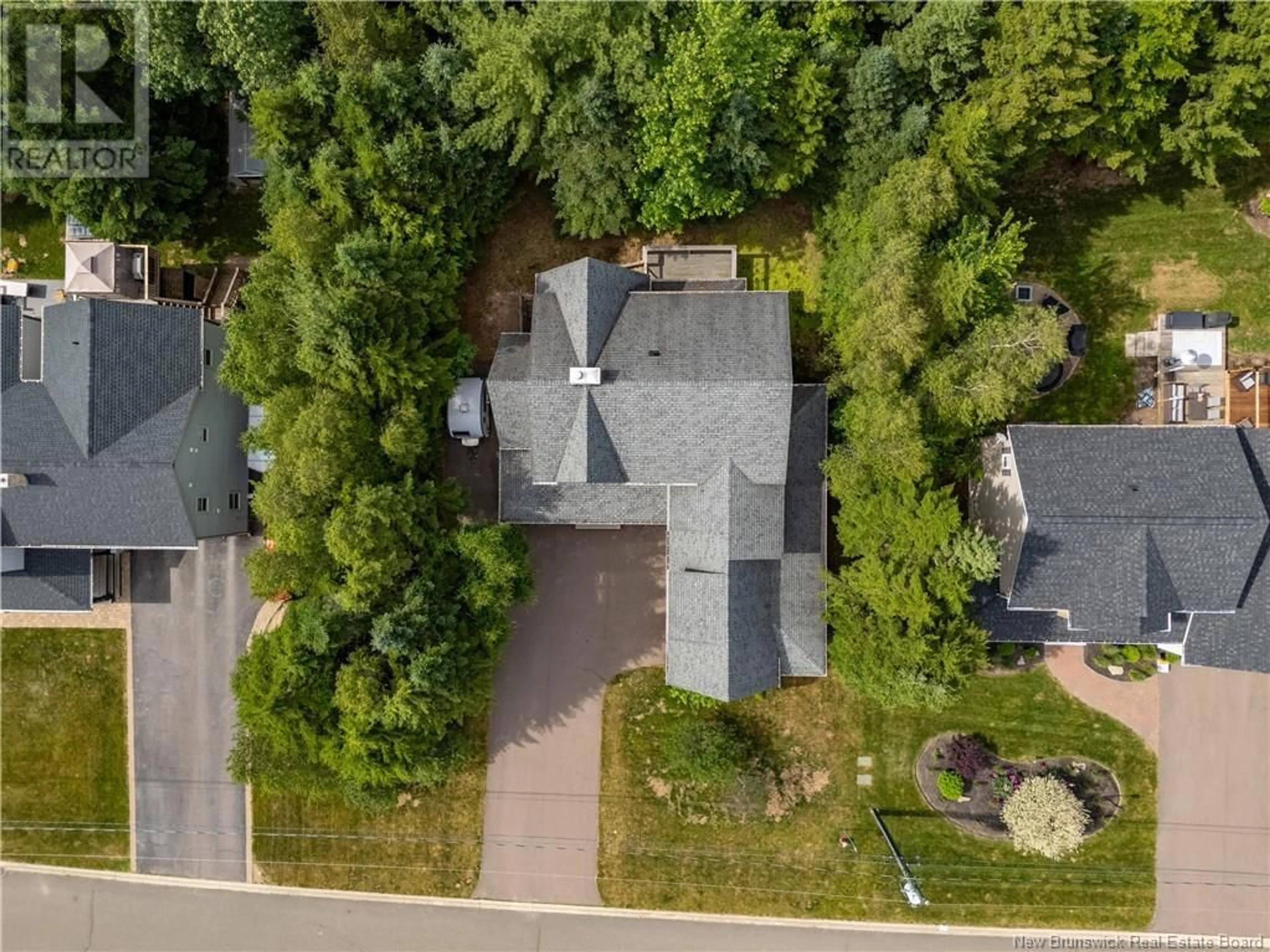 A pic from outside/outdoor area/front of a property/back of a property/a pic from drone, street for 196 MAURICE, Dieppe New Brunswick E1A8R2