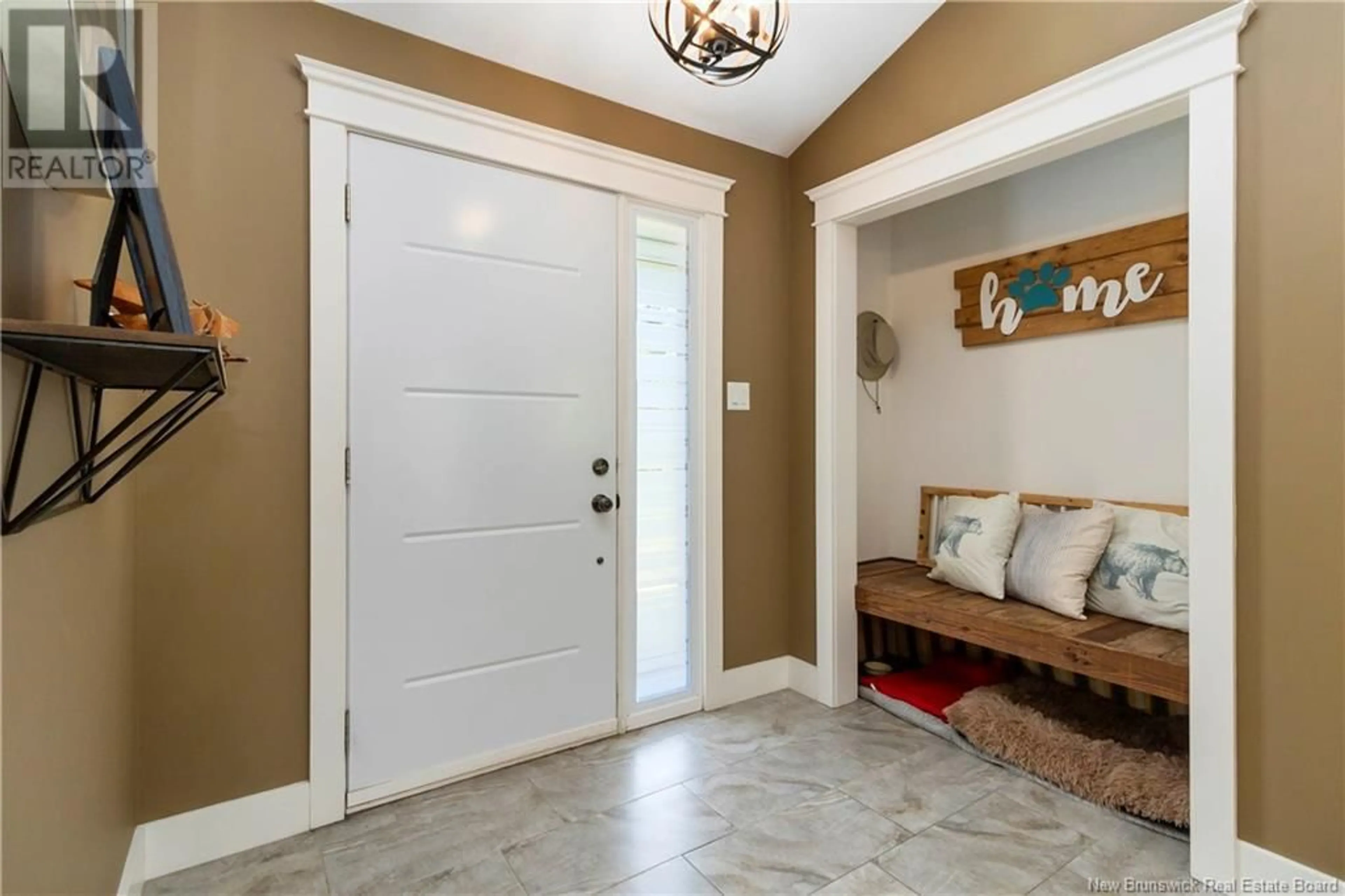 Indoor entryway for 255 MALAKOFF ROAD, Shediac New Brunswick E4P1A9