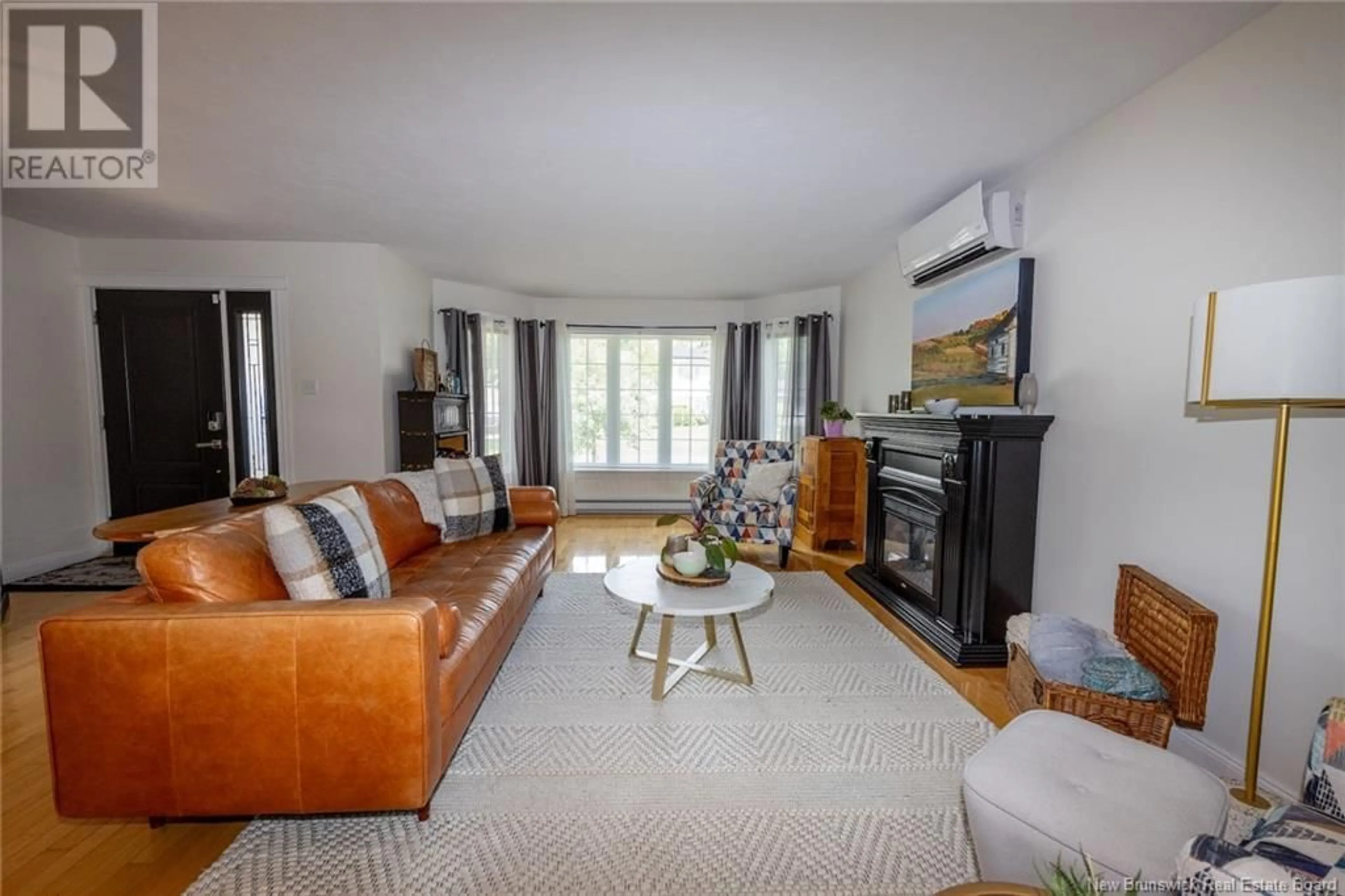 Living room with furniture, unknown for 545 DOUGLAS AVENUE, Fredericton New Brunswick E3A5T1