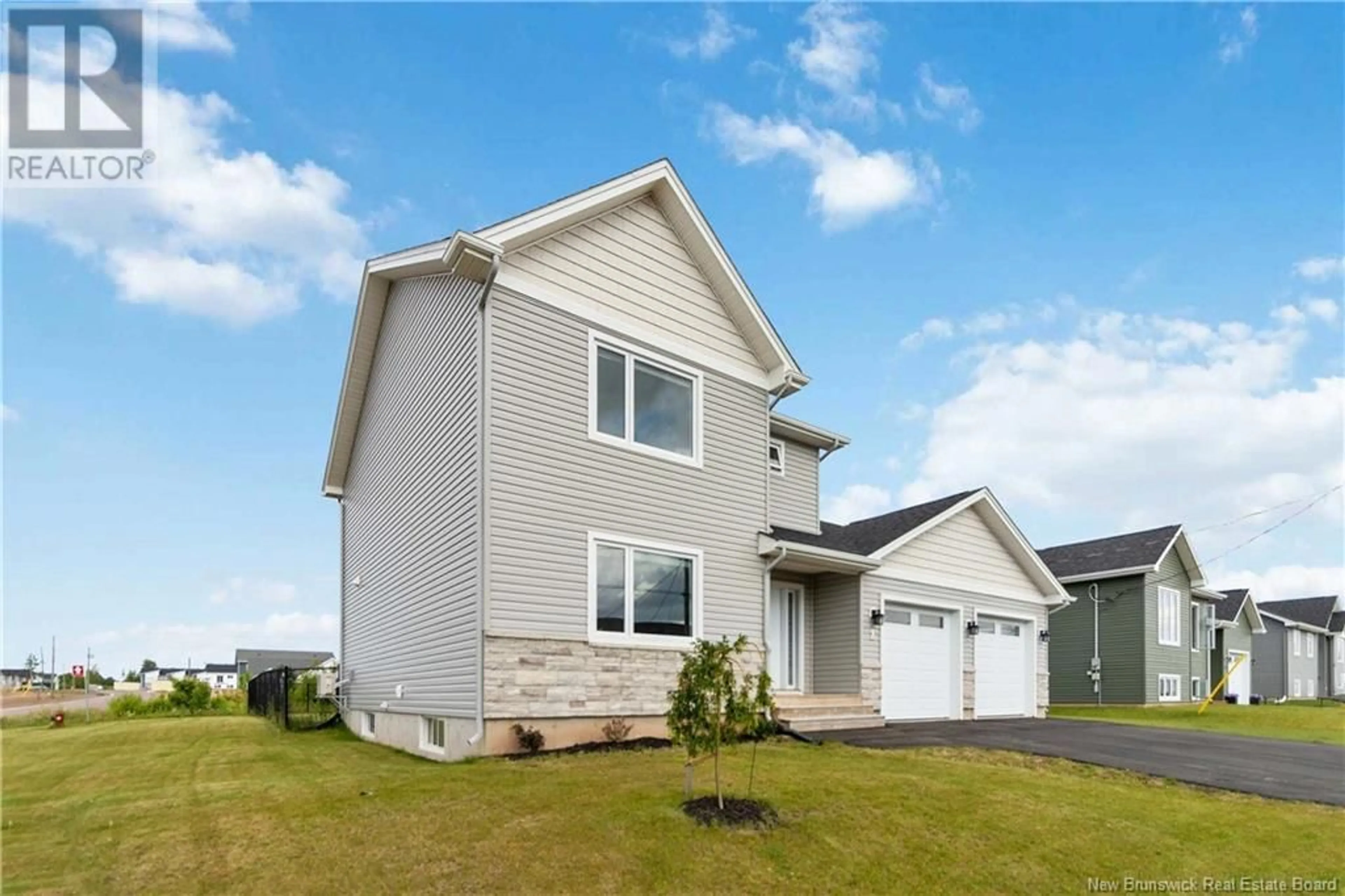 Home with vinyl exterior material, unknown for 2 ROBERT STREET, Shediac New Brunswick E4P0R2