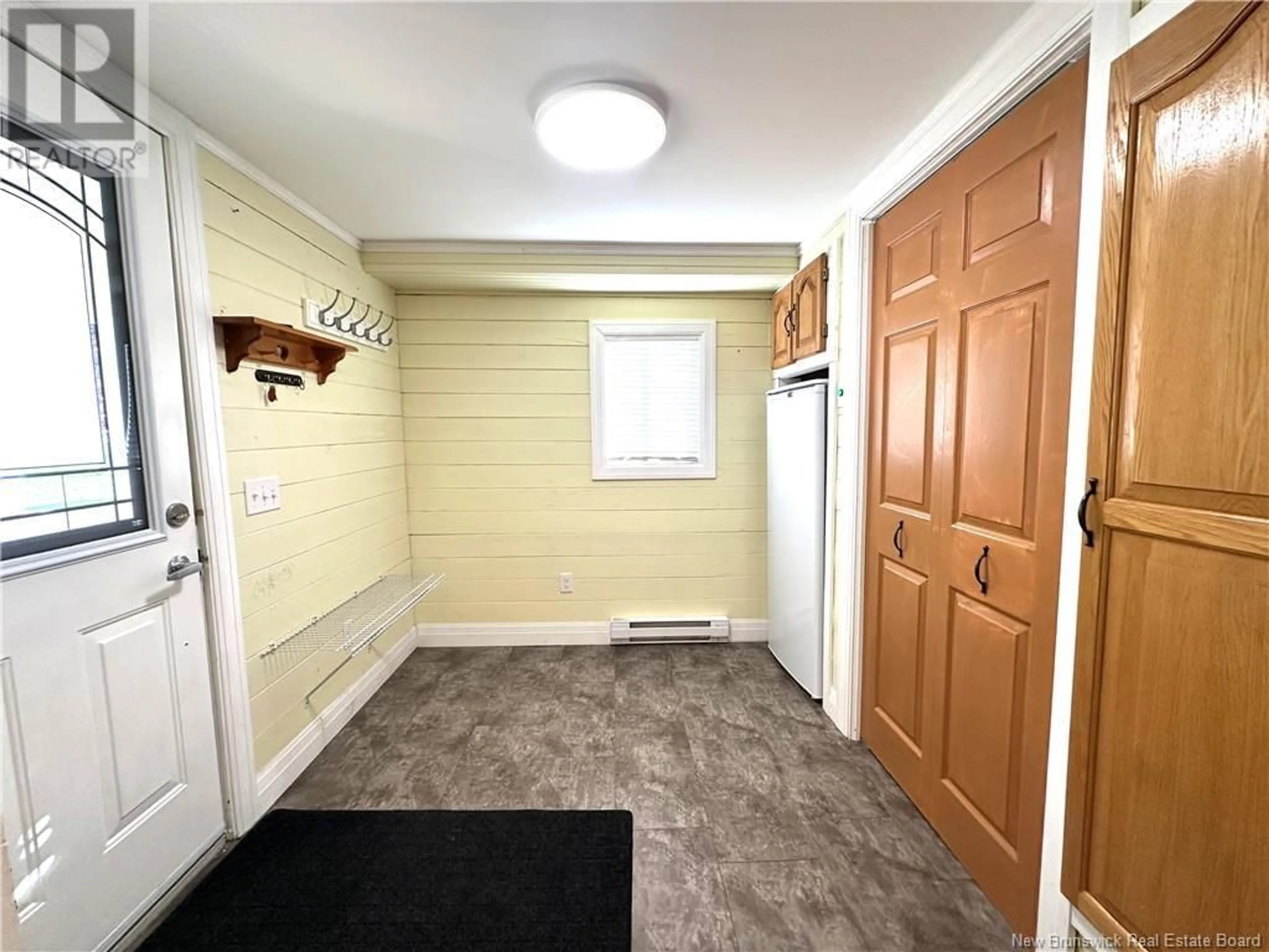 Indoor entryway for 594 MAIN, Blacks Harbour New Brunswick E5H1C1