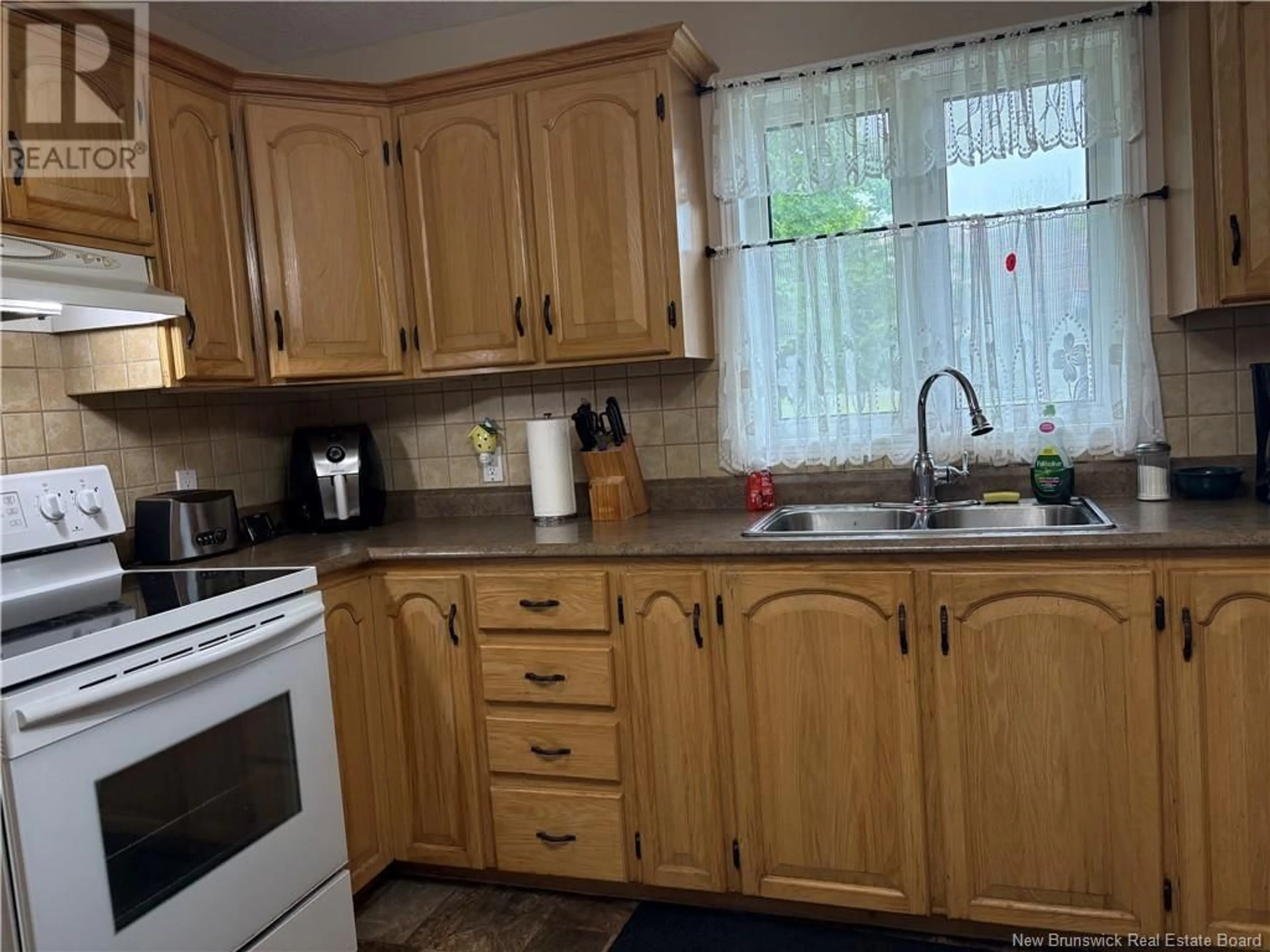 Standard kitchen, wood/laminate floor for 390 PRINCIPALE, Pointe-Verte New Brunswick E8J2X6