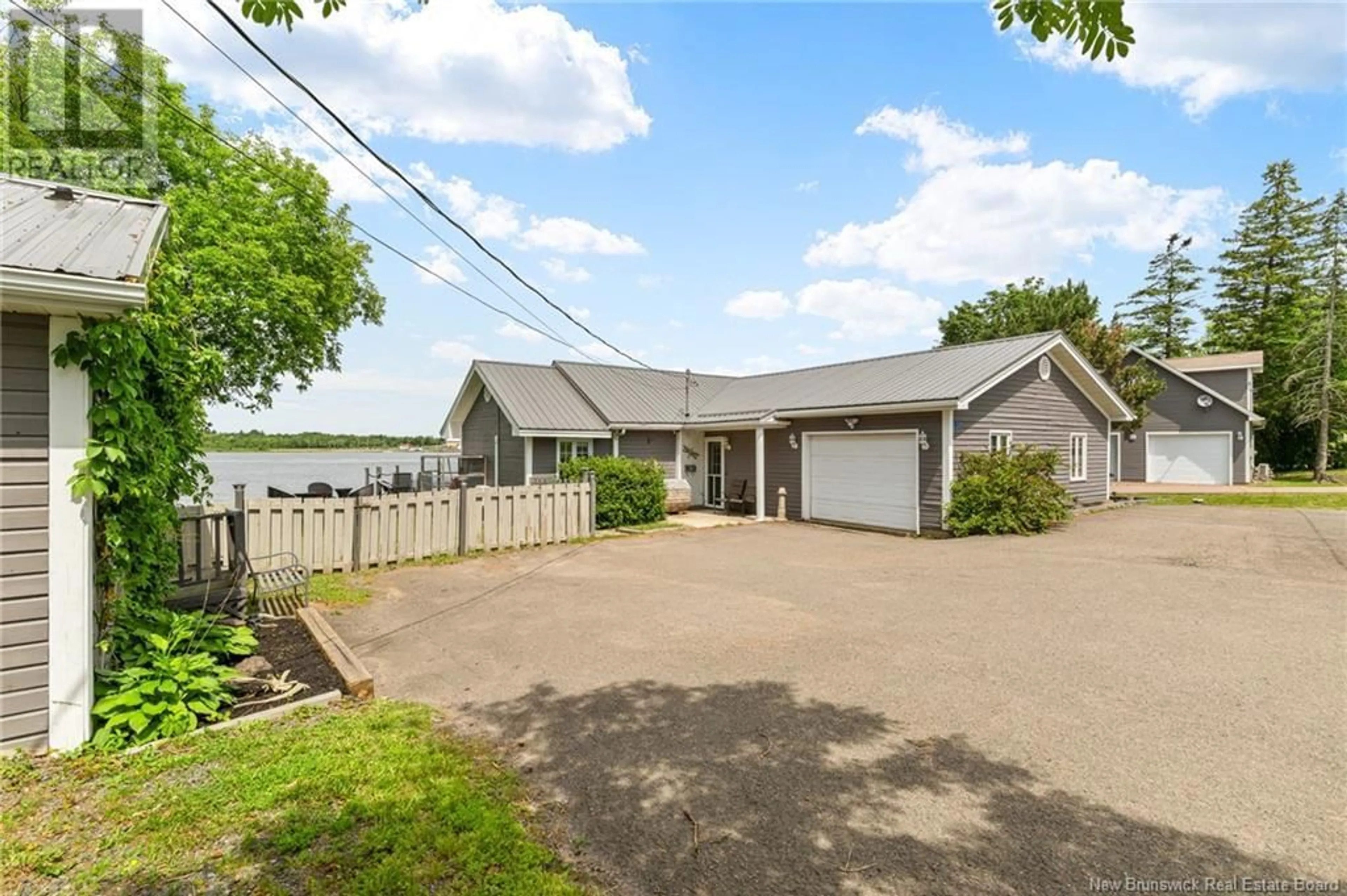A pic from outside/outdoor area/front of a property/back of a property/a pic from drone, water/lake/river/ocean view for 132 CHEMIN COCAGNE SUD, Cocagne New Brunswick E4R2K5