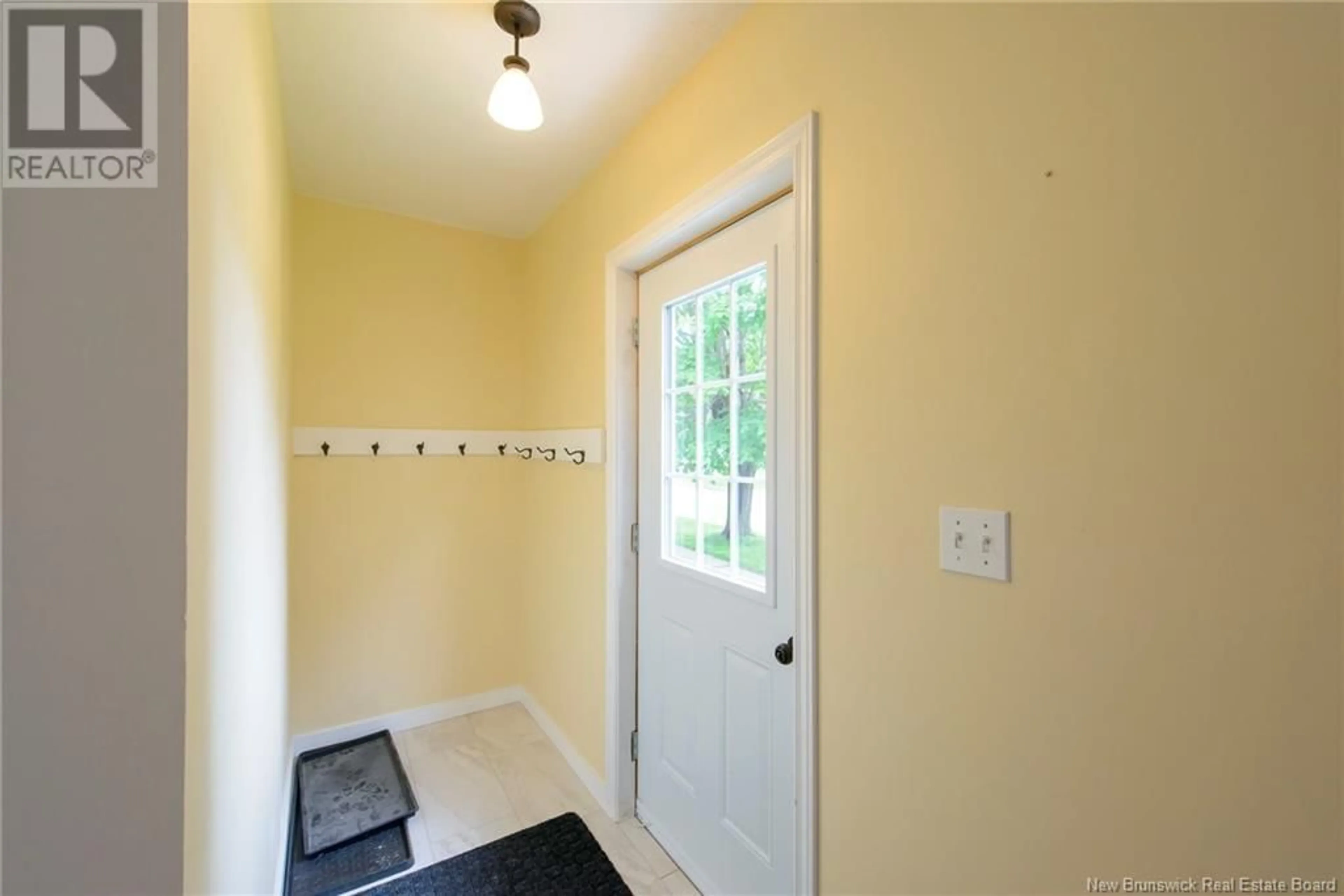 Indoor entryway for 674 DUNN AVENUE, Saint John New Brunswick E2M2X6