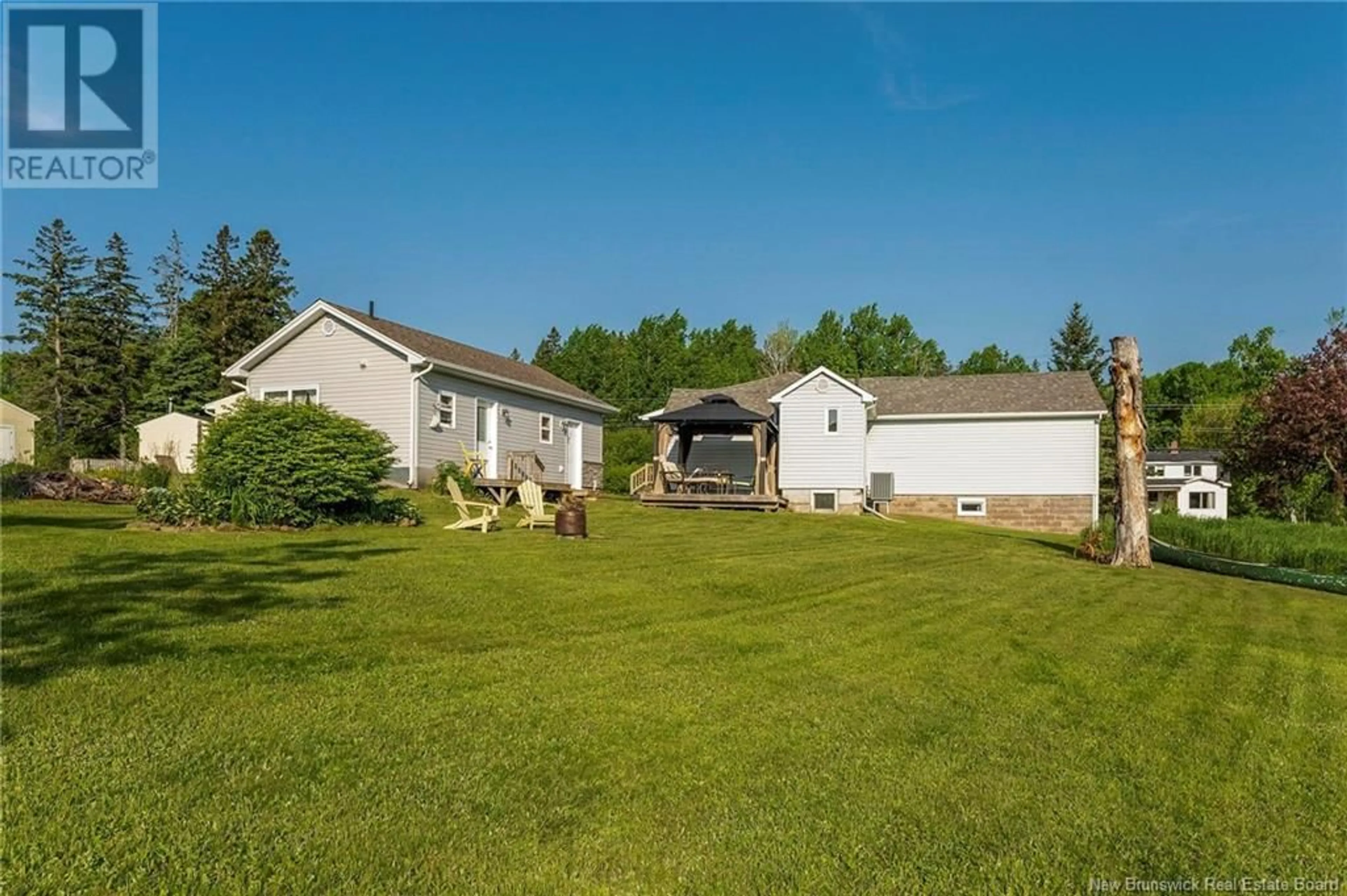 A pic from outside/outdoor area/front of a property/back of a property/a pic from drone, unknown for 106 CORNWALL ROAD, Shediac New Brunswick E4P1P3