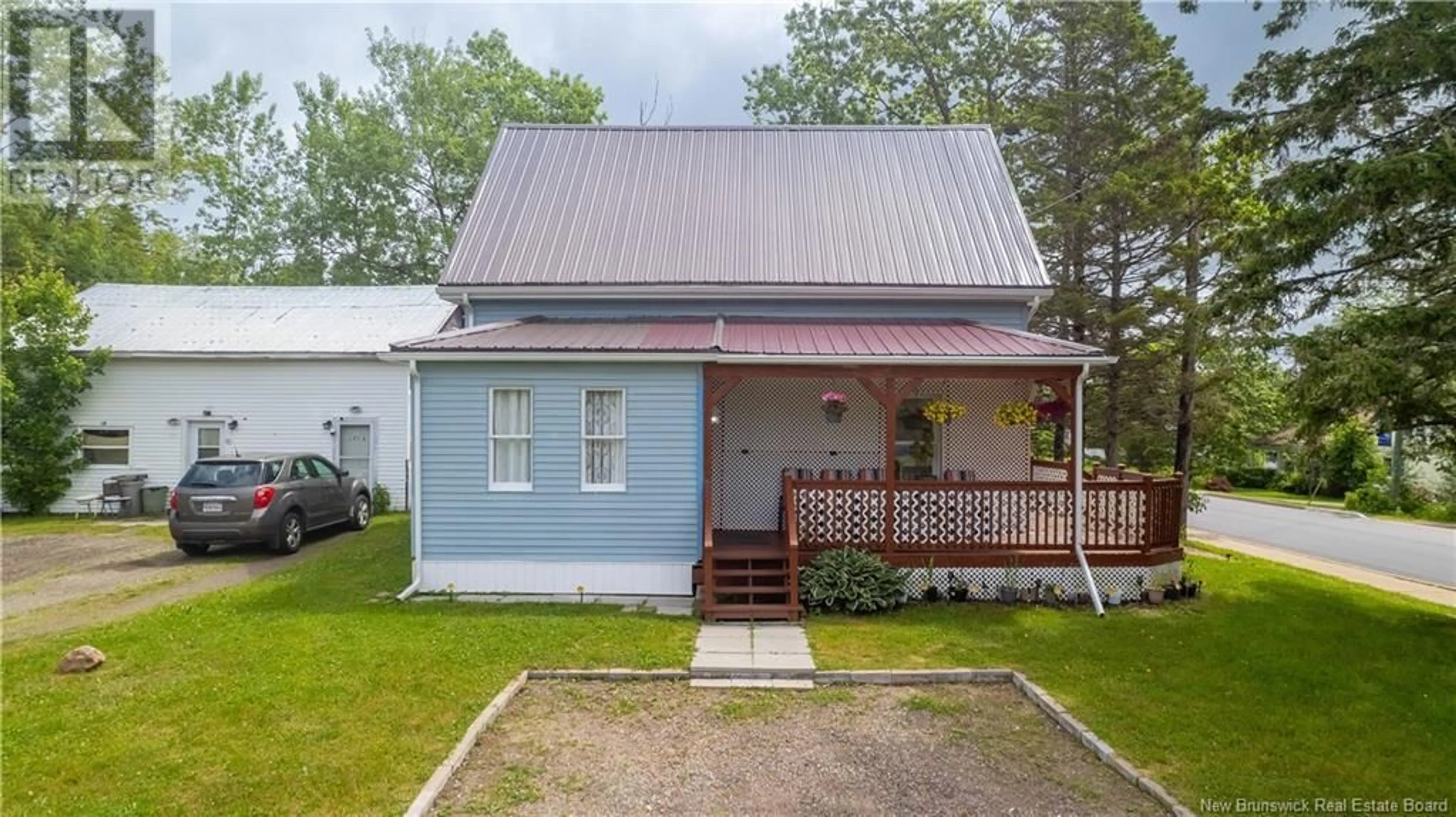 A pic from outside/outdoor area/front of a property/back of a property/a pic from drone, building for 133 MAIN STREET, St George New Brunswick E5C3J8