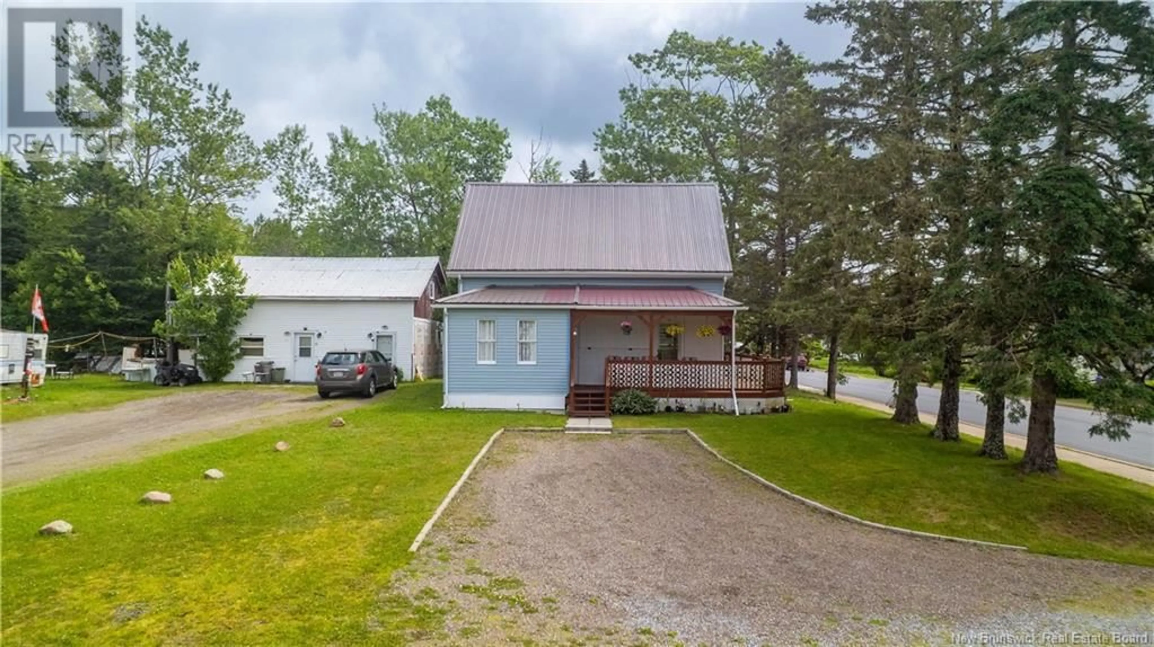 A pic from outside/outdoor area/front of a property/back of a property/a pic from drone, building for 133 MAIN STREET, St George New Brunswick E5C3J8