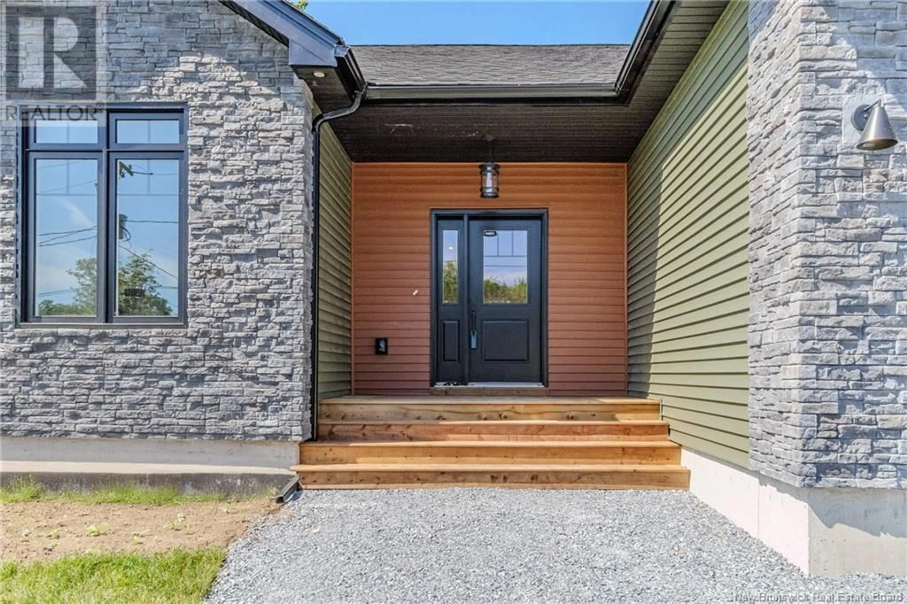 Indoor entryway for 86 GRAFTON DRIVE, Quispamsis New Brunswick E2E6B2