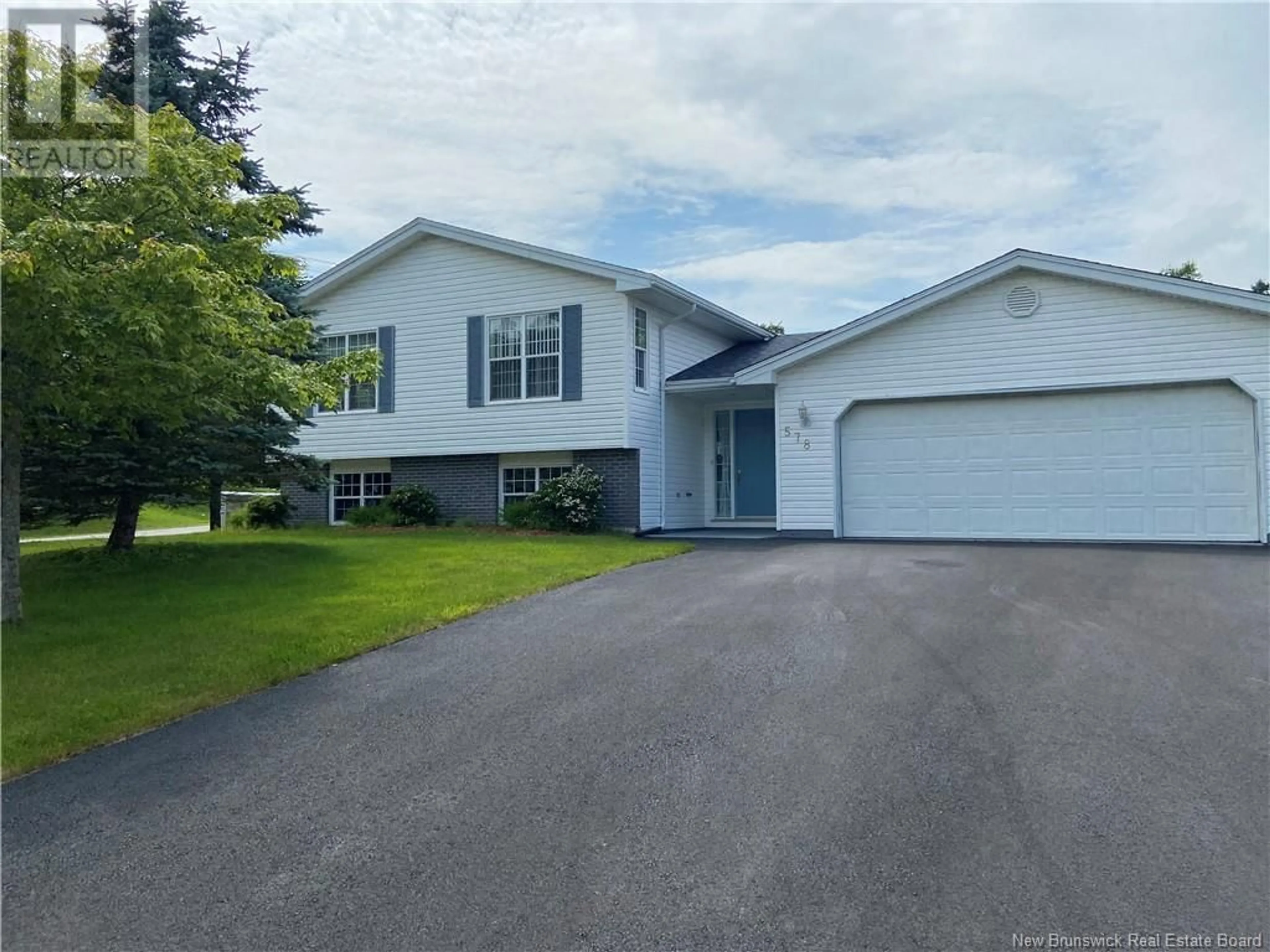 Home with vinyl exterior material, street for 578 WOODWARD AVENUE, Saint John New Brunswick E2K5M2