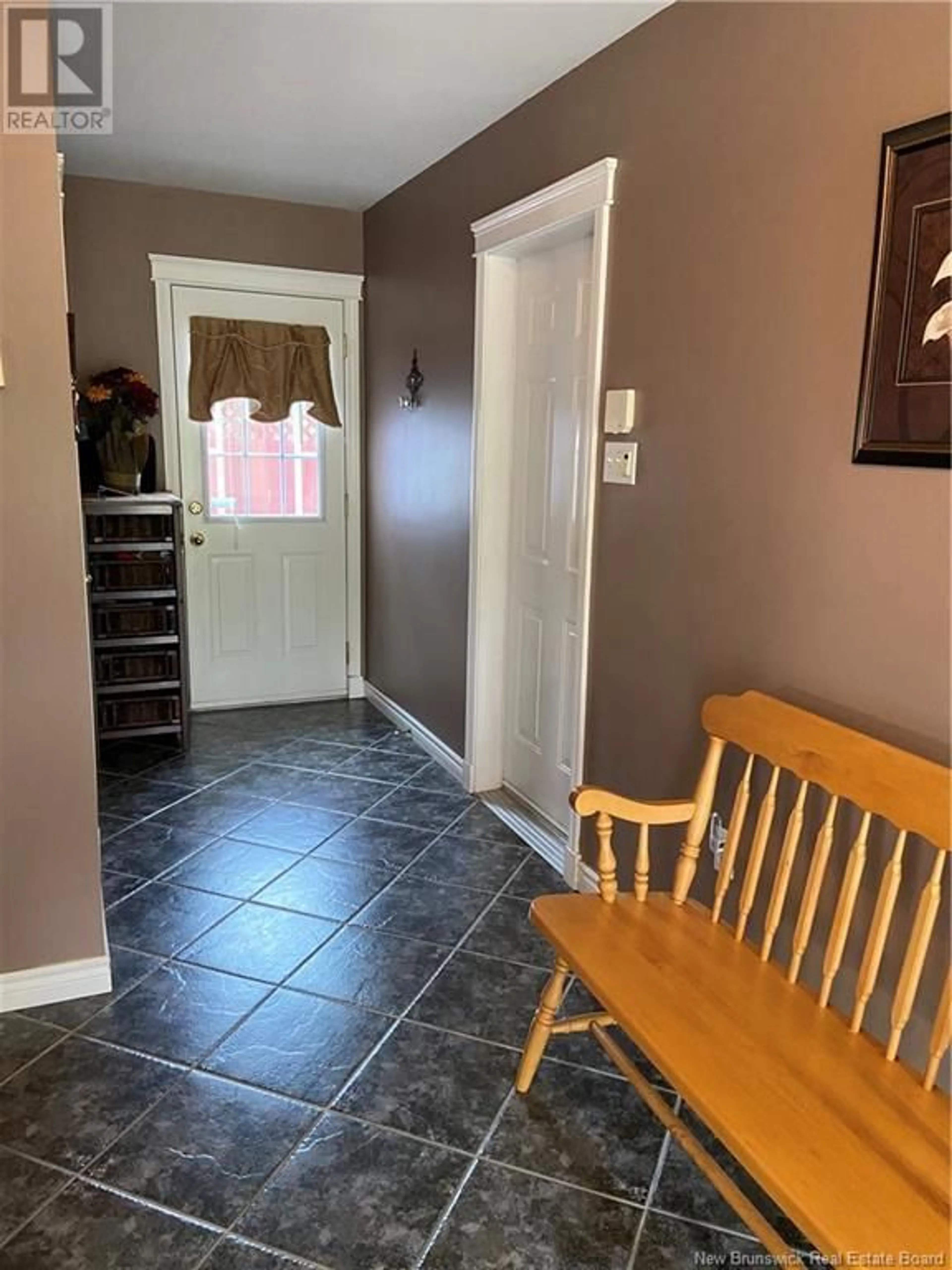 Indoor entryway for 578 WOODWARD AVENUE, Saint John New Brunswick E2K5M2