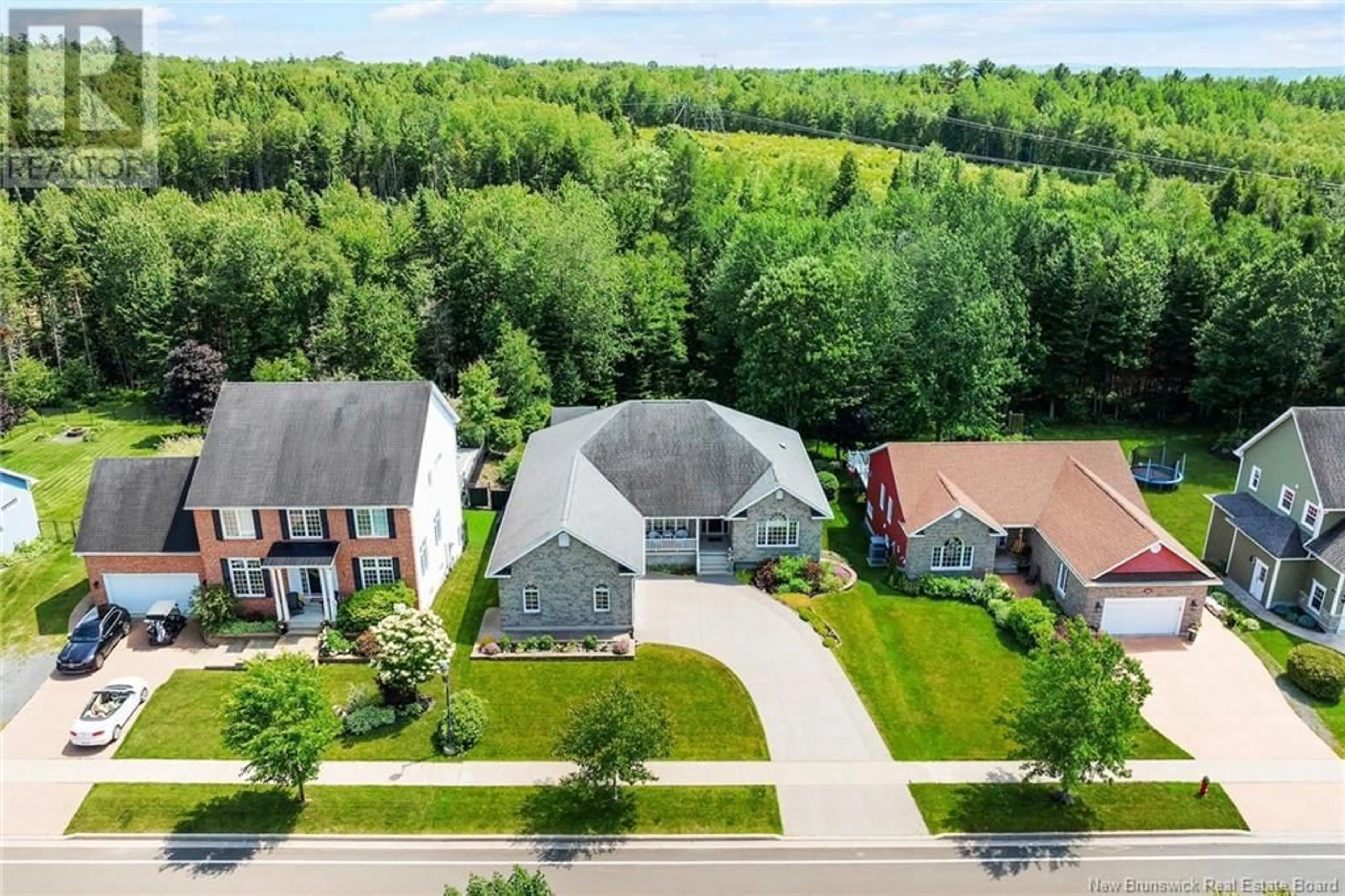 A pic from outside/outdoor area/front of a property/back of a property/a pic from drone, street for 96 SUMMERHILL ROW, Fredericton New Brunswick E3G0E9