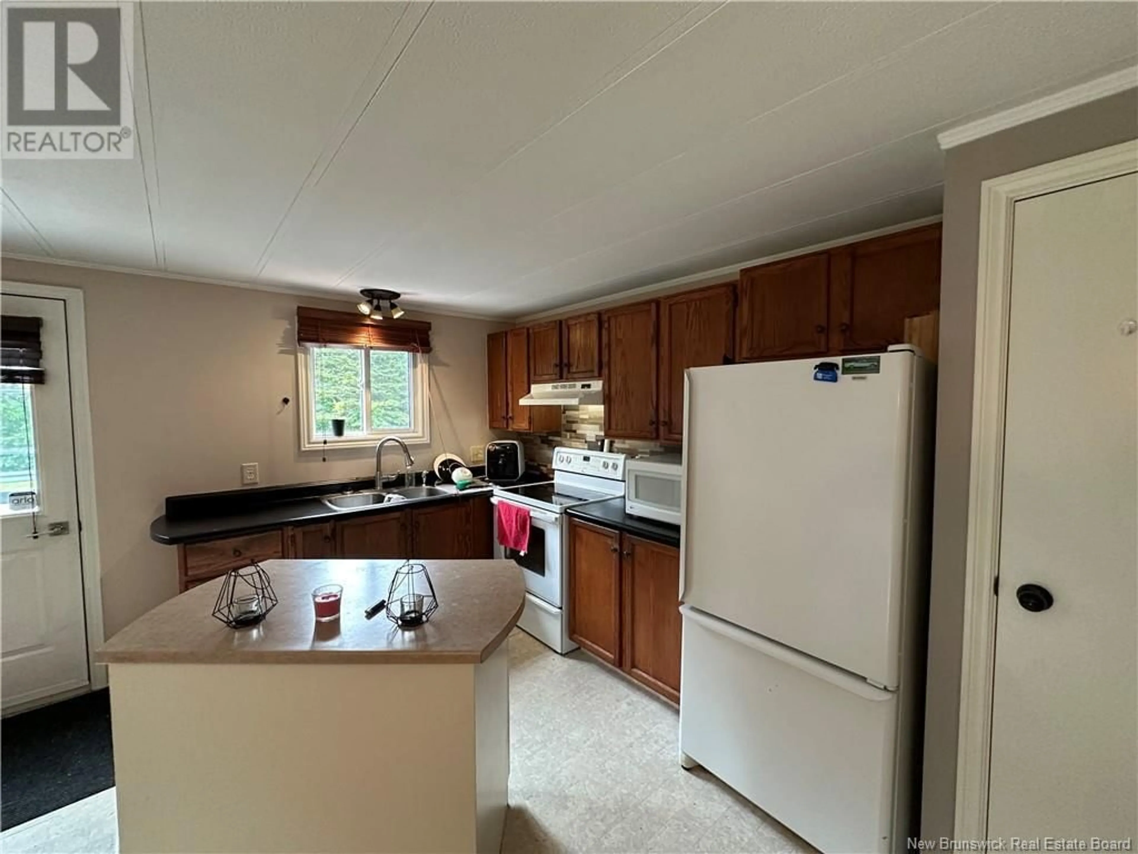 Standard kitchen, unknown for 4901 ROUTE 115, McKees Mills New Brunswick E4V2T3