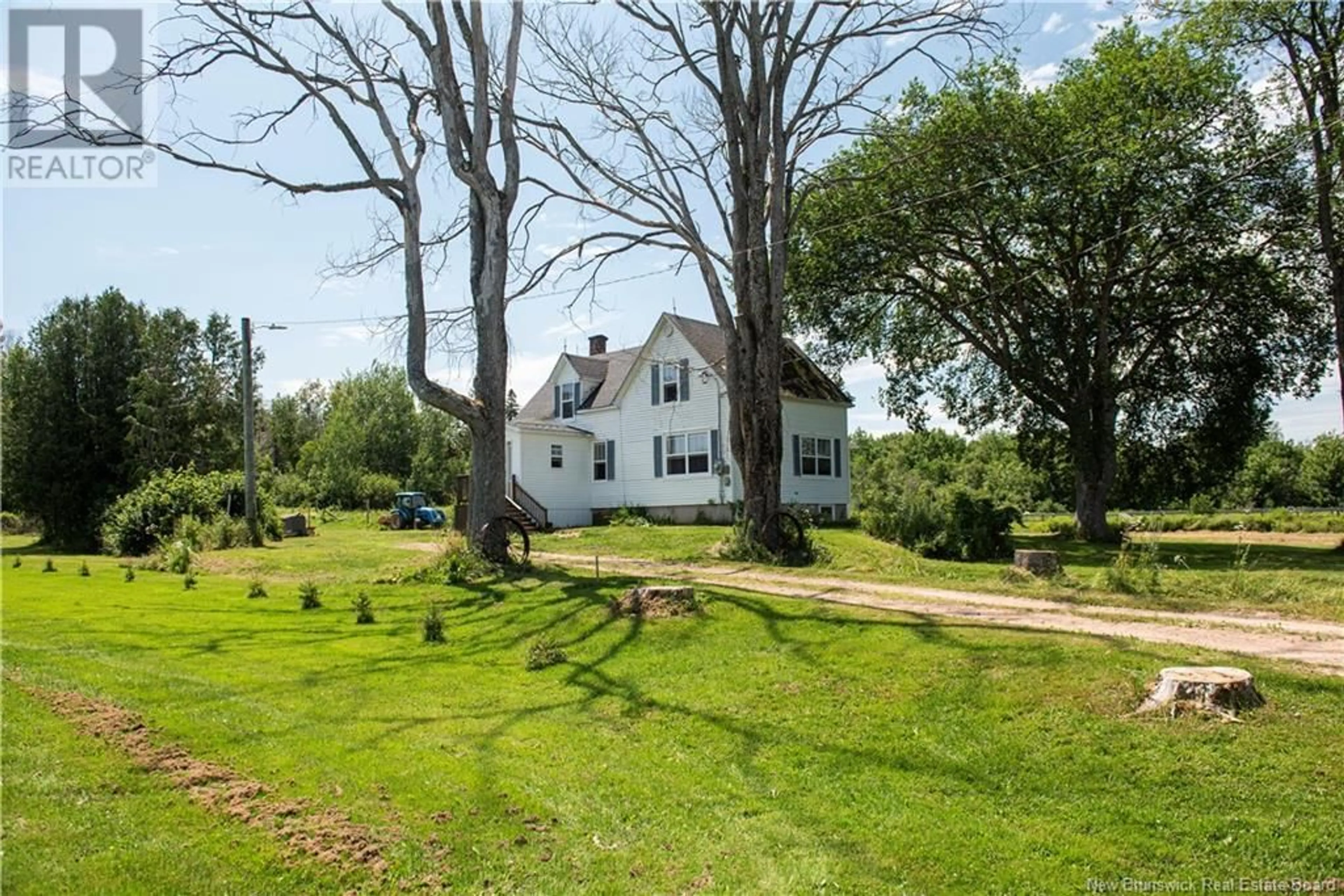 A pic from outside/outdoor area/front of a property/back of a property/a pic from drone, unknown for 535 CH LEBLANC, Saint-Andre-LeBlanc New Brunswick E4P6B2
