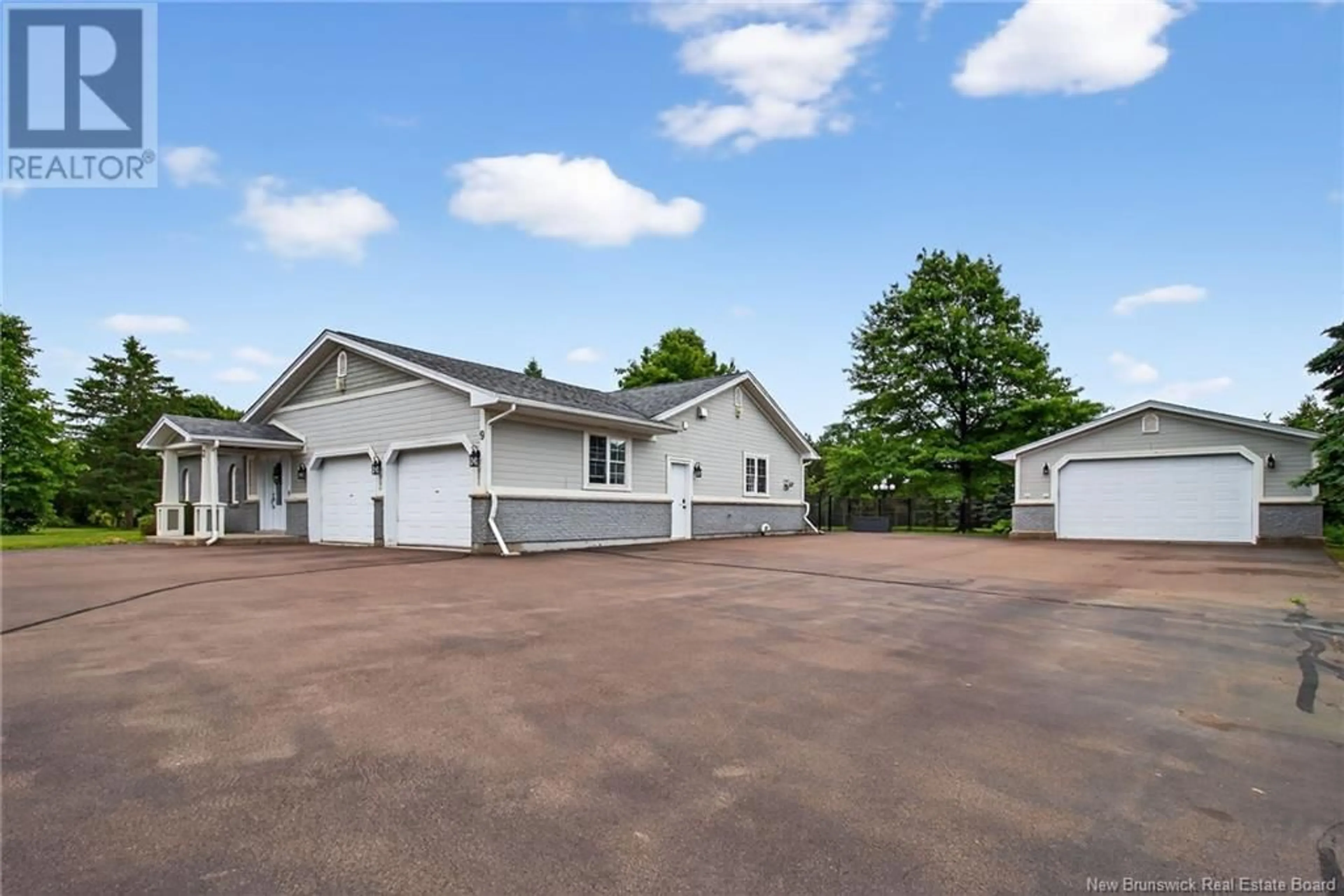 Indoor garage for 9 STIRLING CRESCENT, Allison New Brunswick E1G4G5