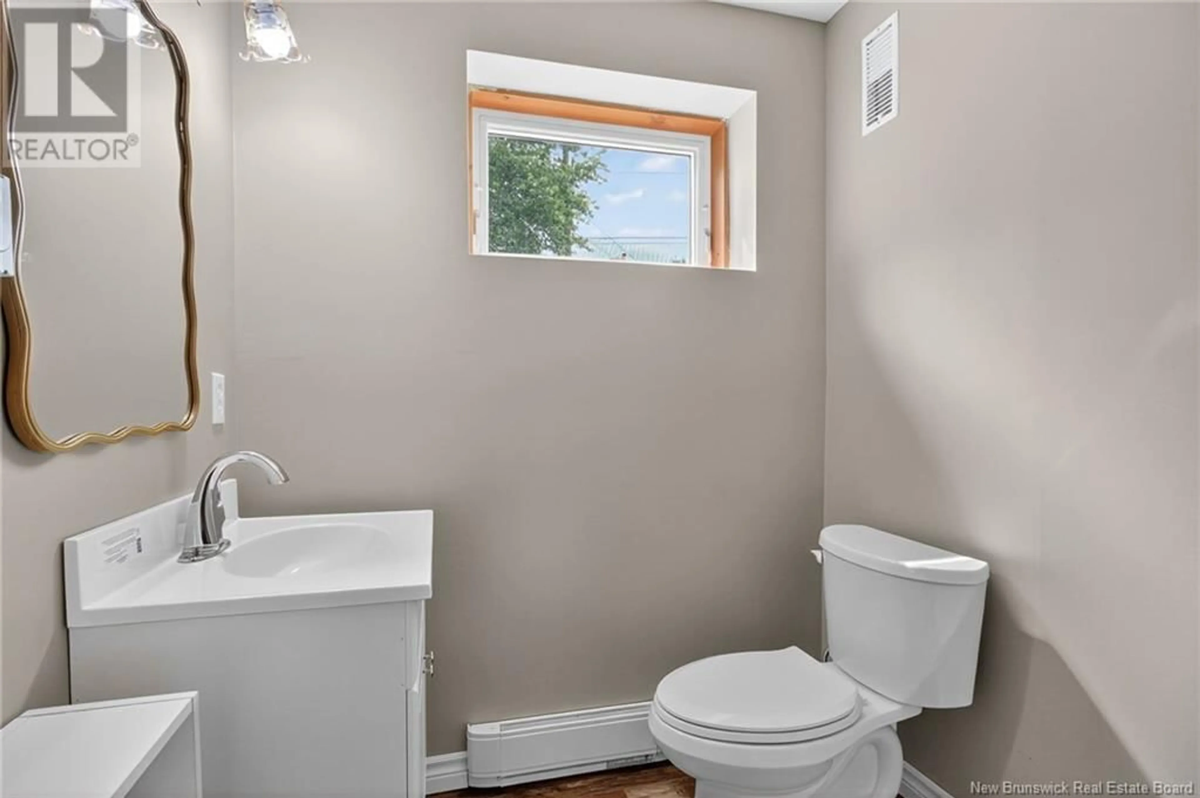 Standard bathroom, ceramic/tile floor for 43 MATHIEU CRESCENT, Moncton New Brunswick E1A6C1