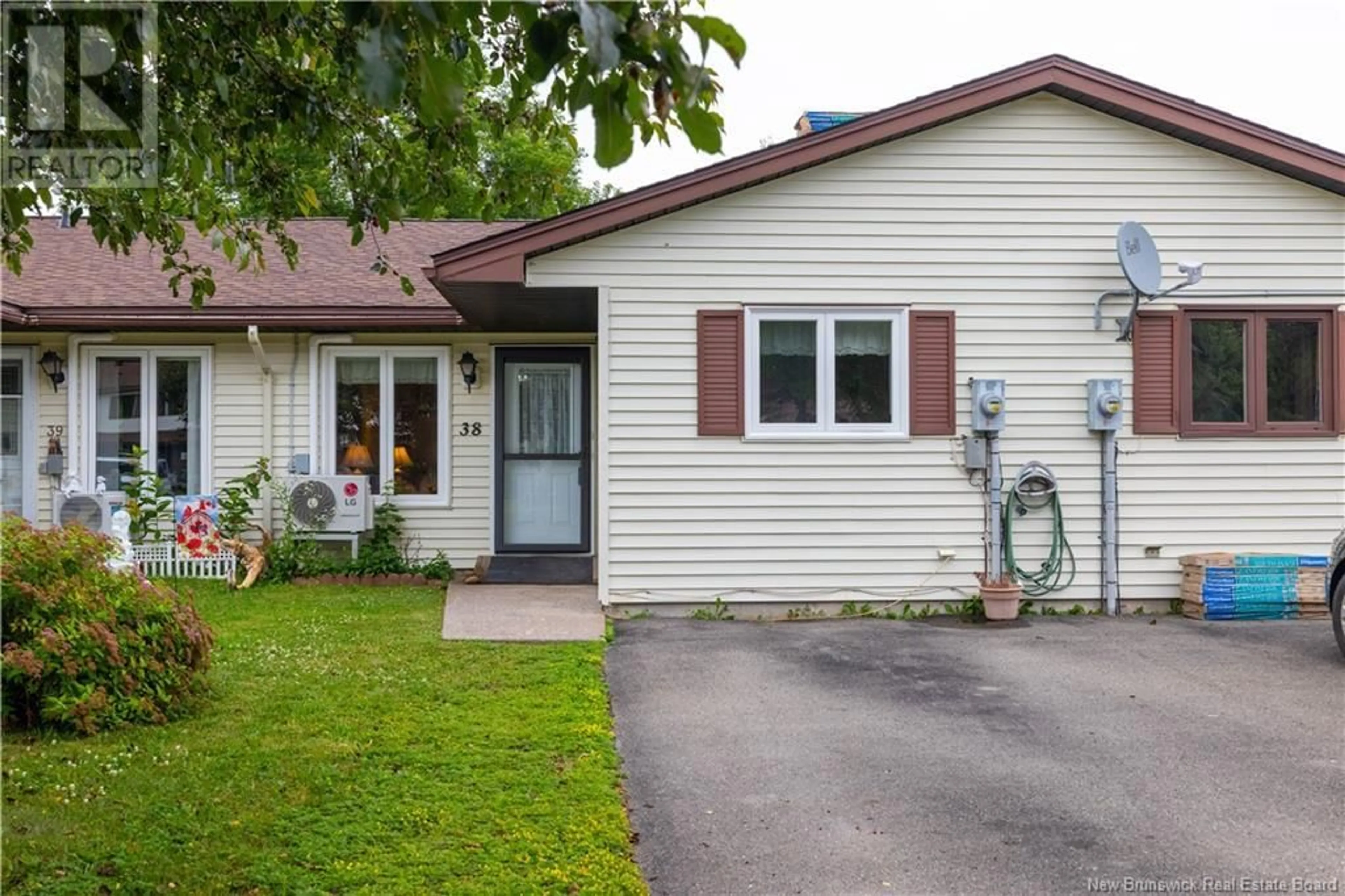 Home with vinyl exterior material, street for 38 WALLACE COURT, Sussex New Brunswick E4E2C7