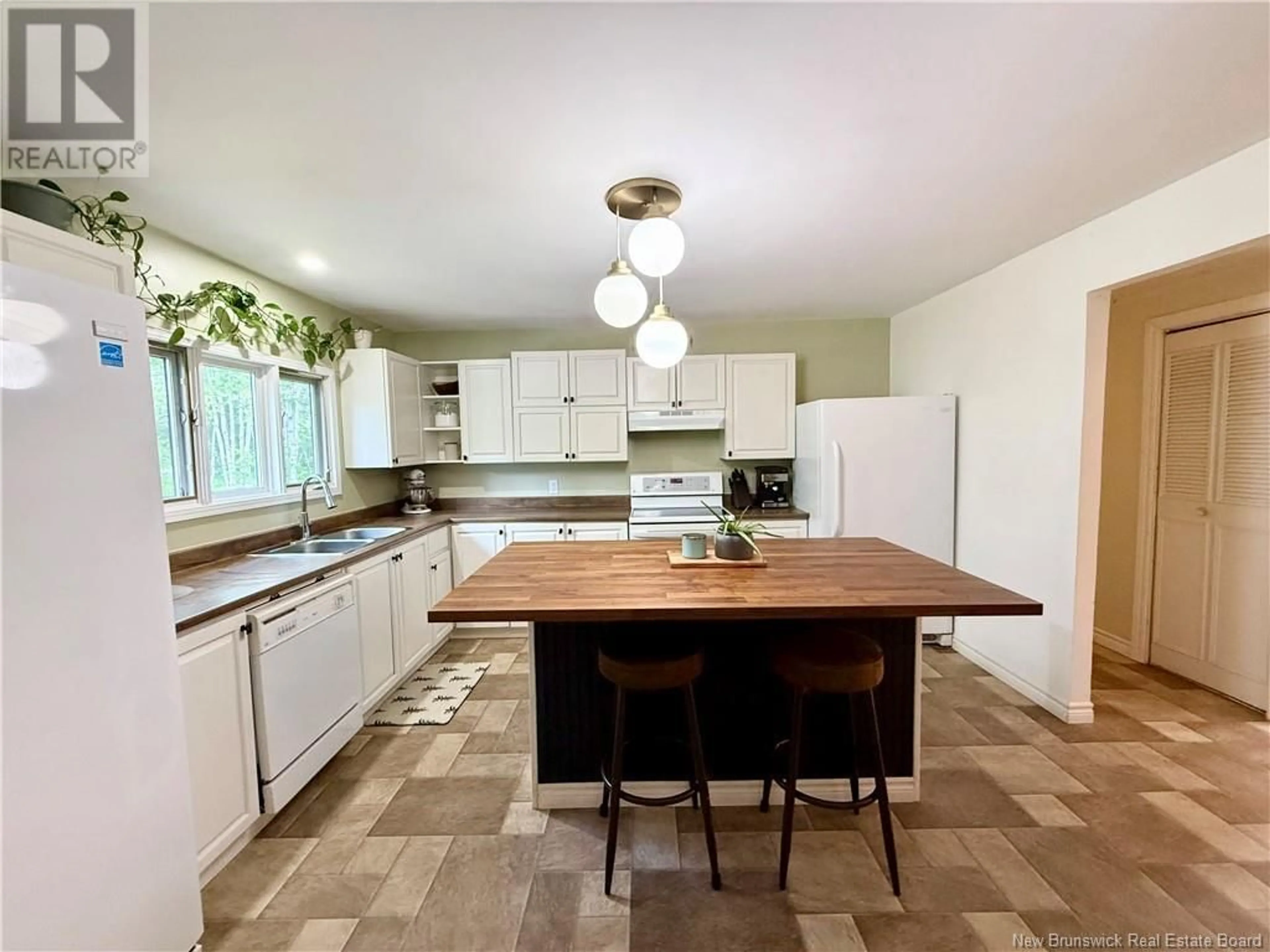 Open concept kitchen, unknown for 114 RUE ROBICHAUD, Neguac New Brunswick E9G1V3