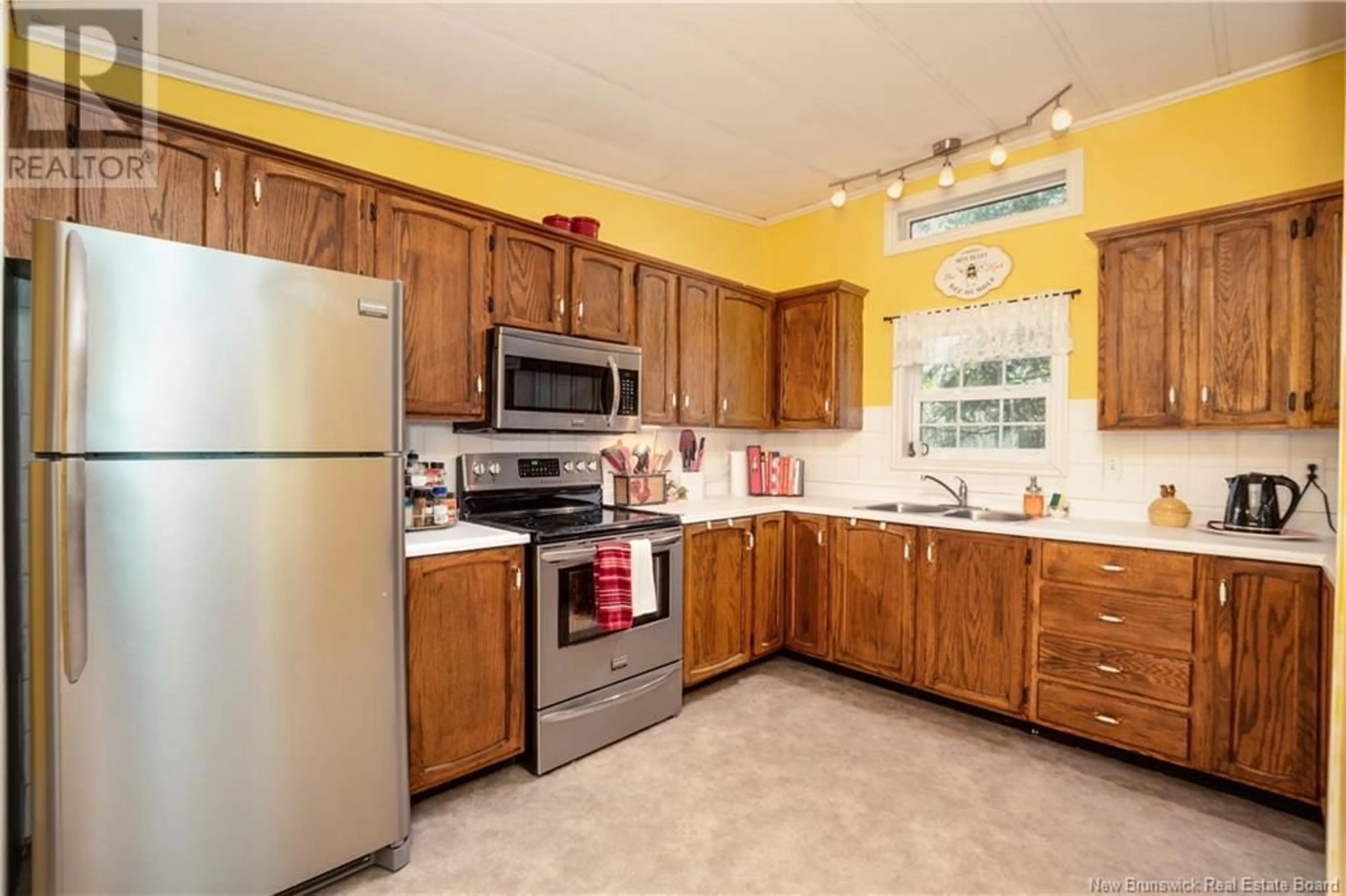 Standard kitchen, ceramic/tile floor for 11 MULBERRY STREET, Moncton New Brunswick E1H1J2