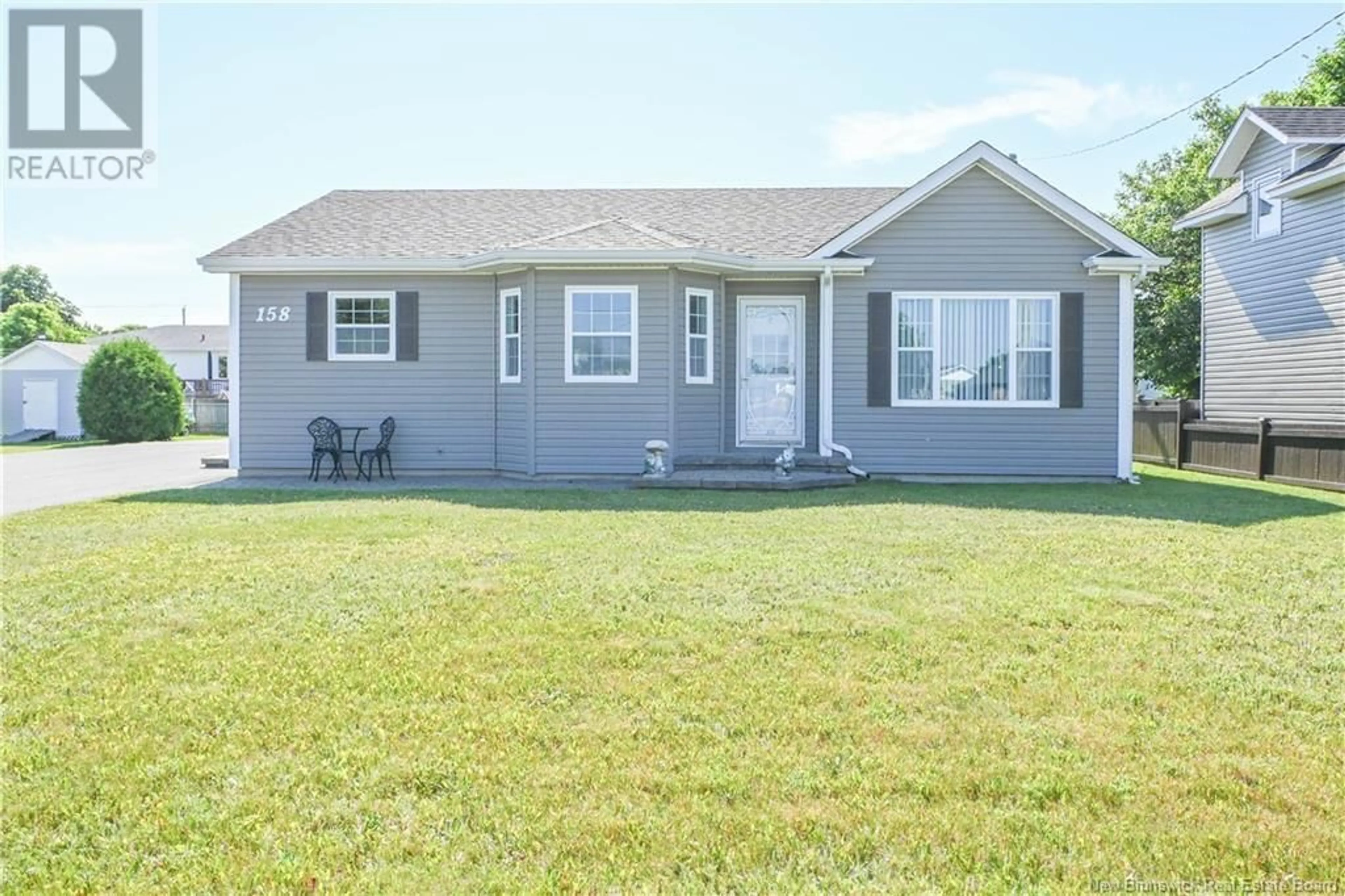 Home with vinyl exterior material, street for 158 3E RUE STREET, Shippagan New Brunswick E8S1V2