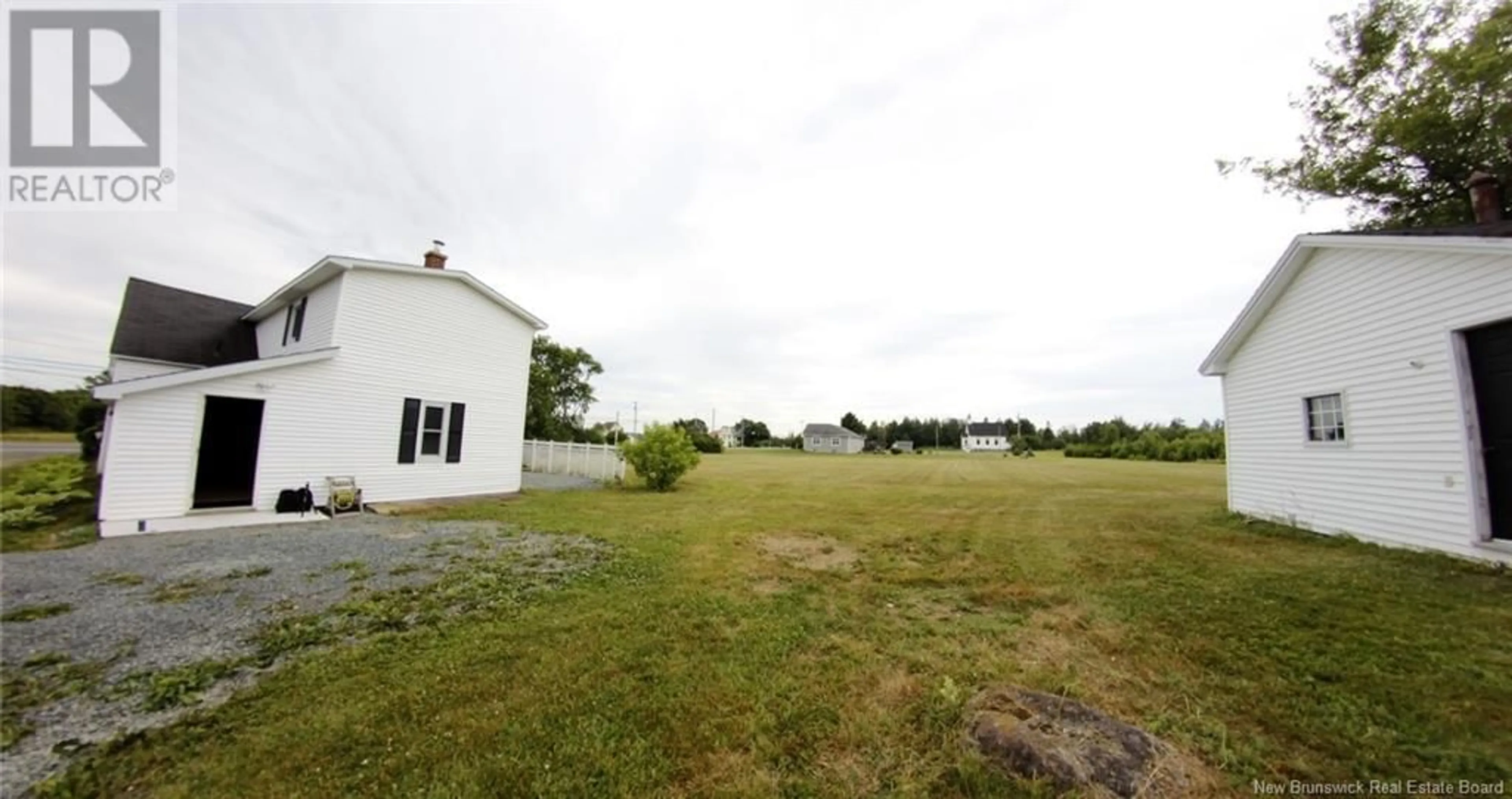 A pic from outside/outdoor area/front of a property/back of a property/a pic from drone, building for 2855 KING GEORGE, Miramichi New Brunswick E1V7B1