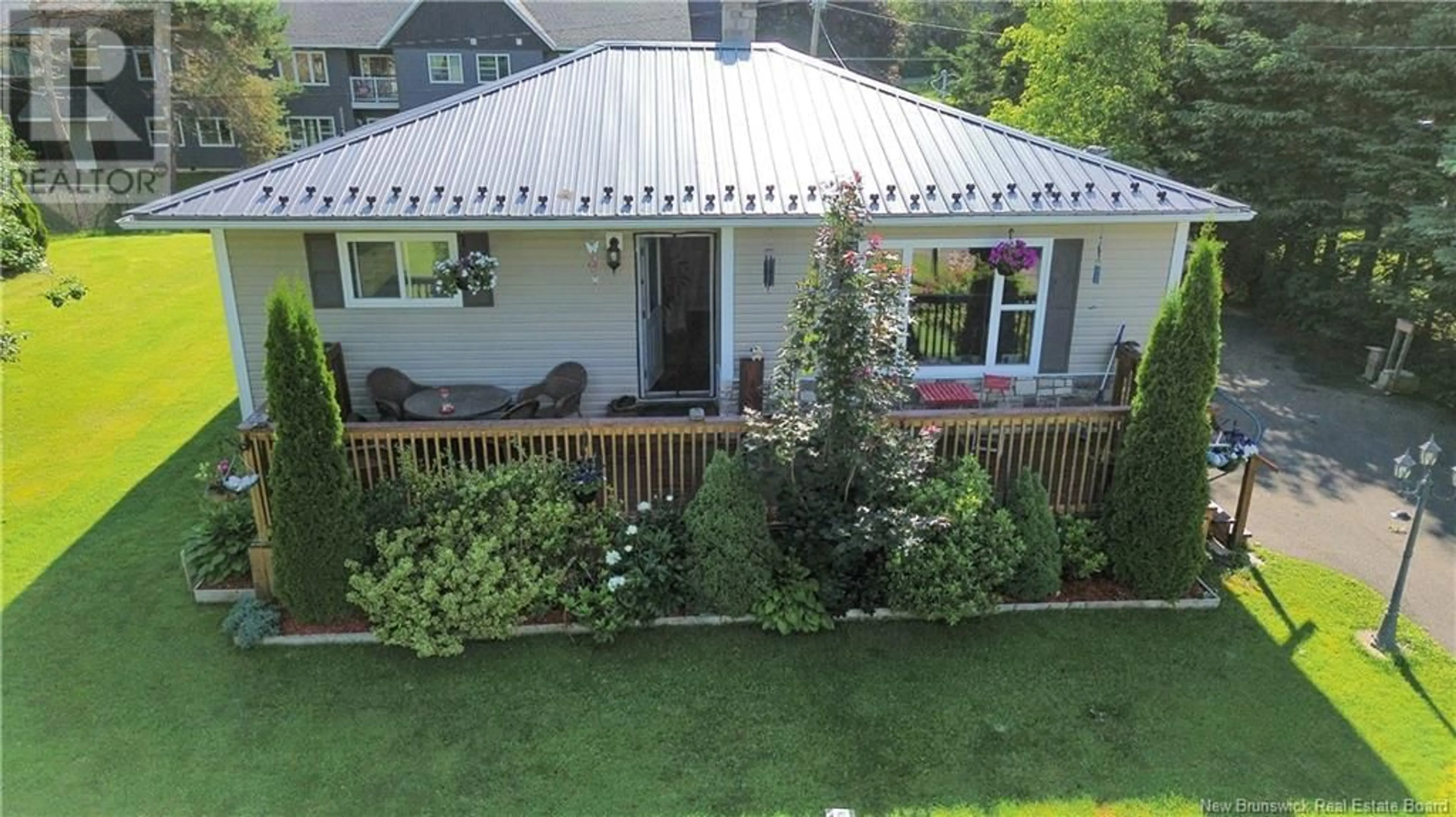 A pic from outside/outdoor area/front of a property/back of a property/a pic from drone, unknown for 33 CENTENNIAL CRESCENT, Florenceville-Bristol New Brunswick E7L1Z4