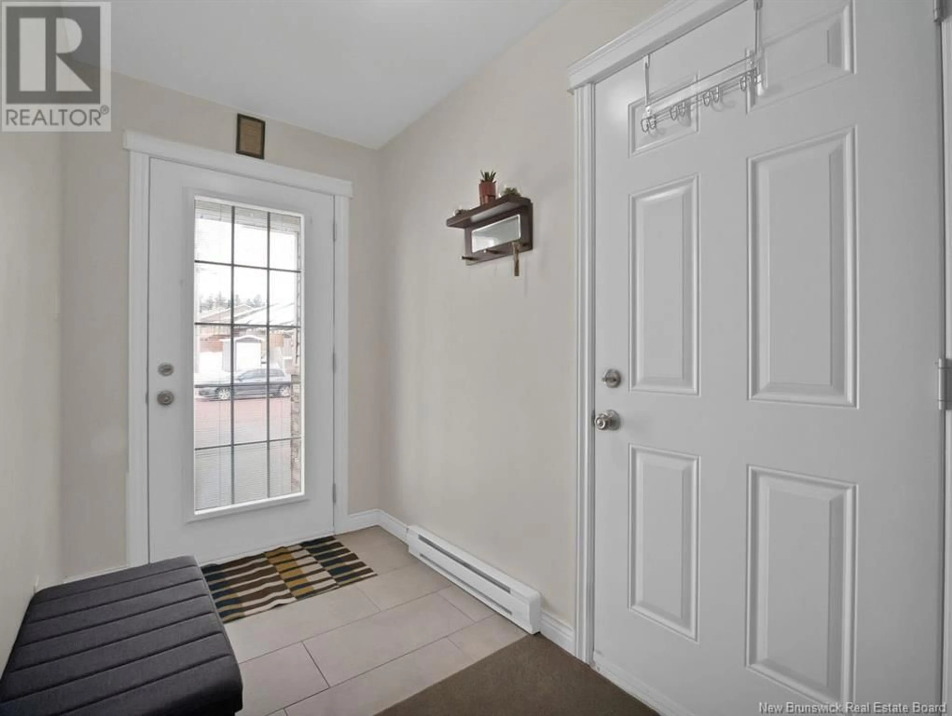 Indoor entryway for 263 DOLBEAU, Dieppe New Brunswick E1A9P9