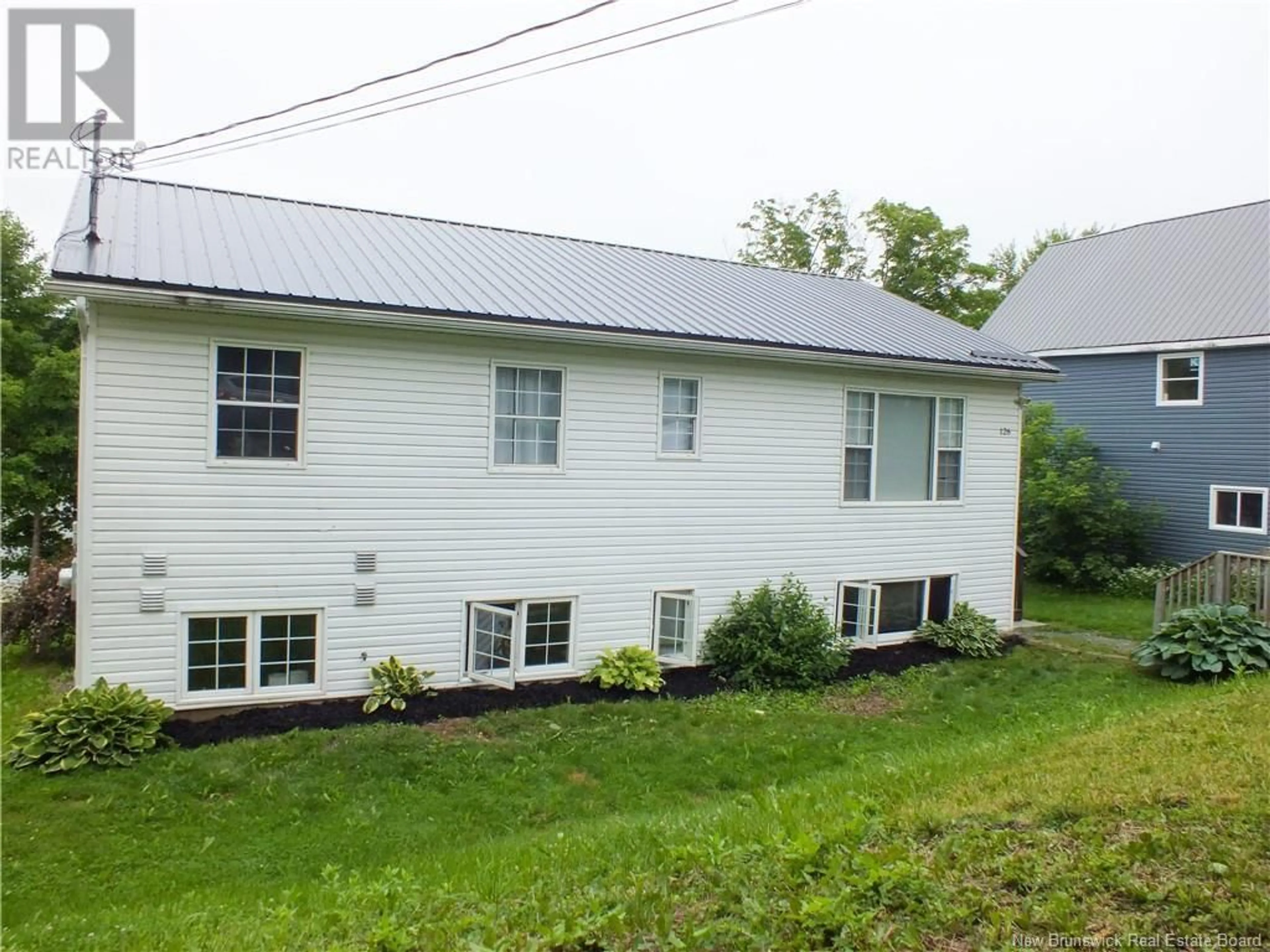 A pic from outside/outdoor area/front of a property/back of a property/a pic from drone, building for 126 RICHMOND STREET, Woodstock New Brunswick E7M2P2