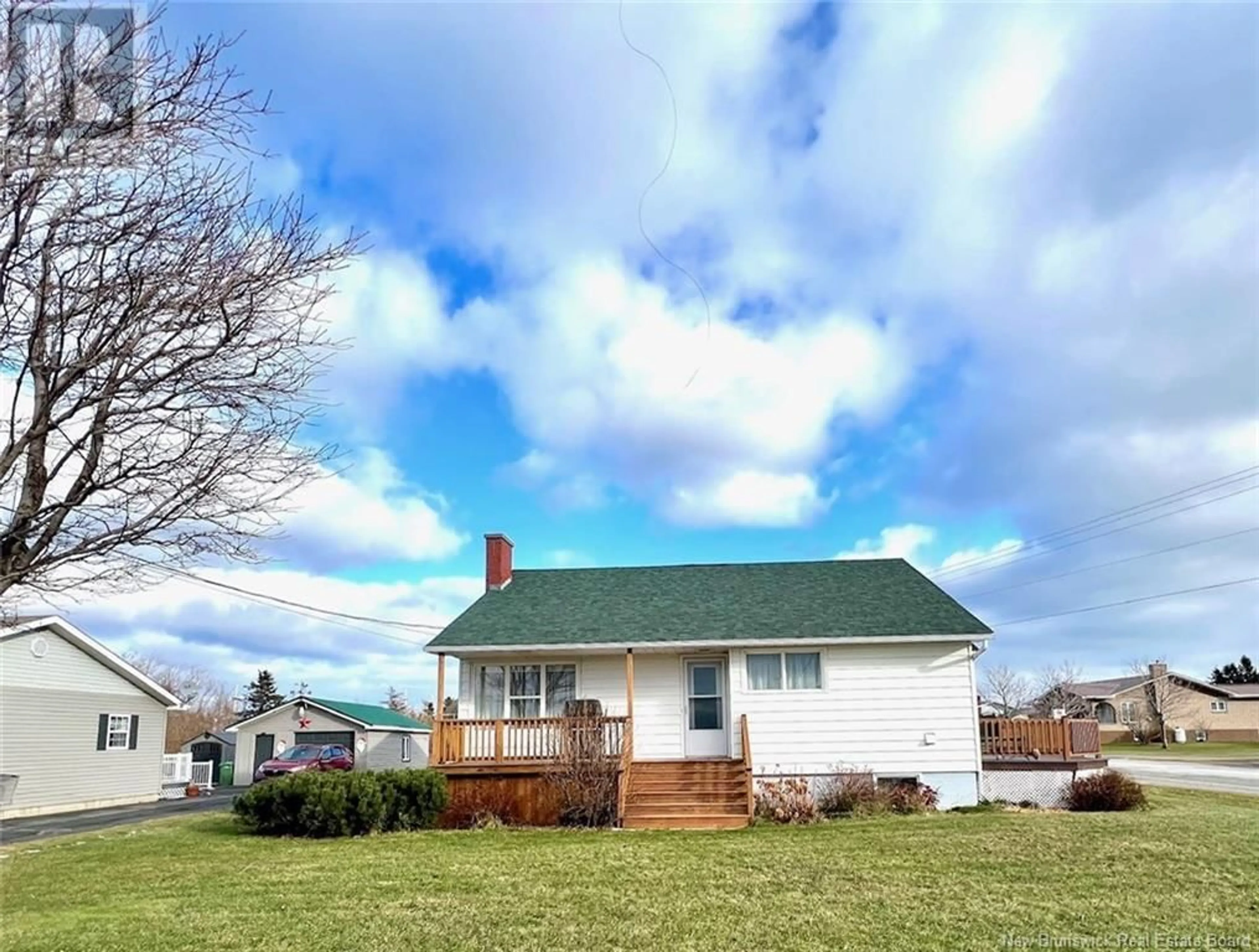 A pic from outside/outdoor area/front of a property/back of a property/a pic from drone, unknown for 81 RUE DE L'ÉCOLE, Lamèque New Brunswick E8T1B7