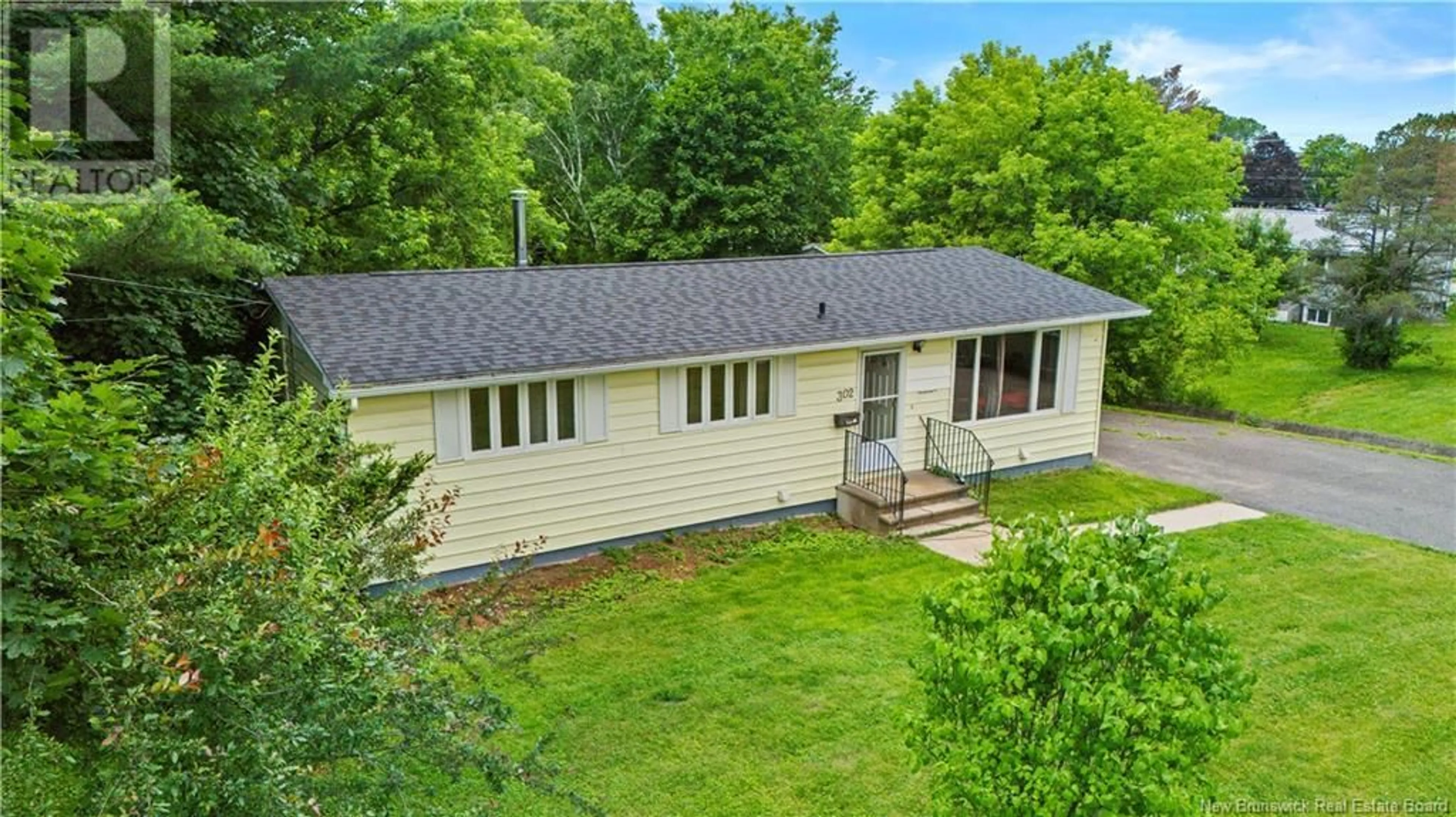 A pic from outside/outdoor area/front of a property/back of a property/a pic from drone, unknown for 302 HIGHLAND AVENUE, Fredericton New Brunswick E3A2S7