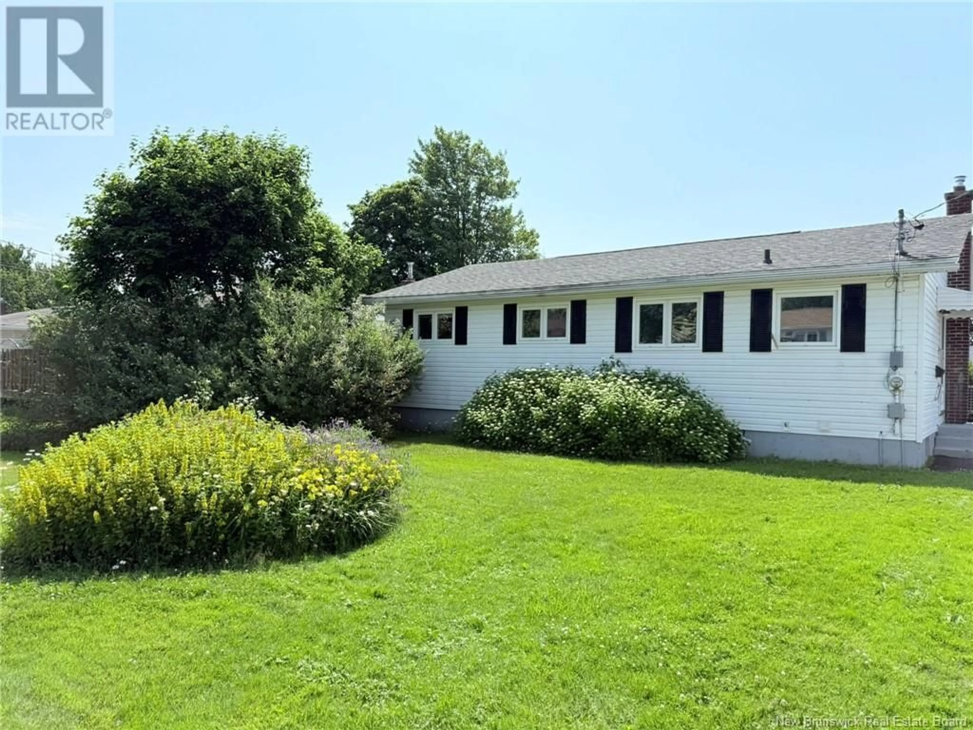 Home with vinyl exterior material, unknown for 73 WEYBURN ROAD, Moncton New Brunswick E1A5M5