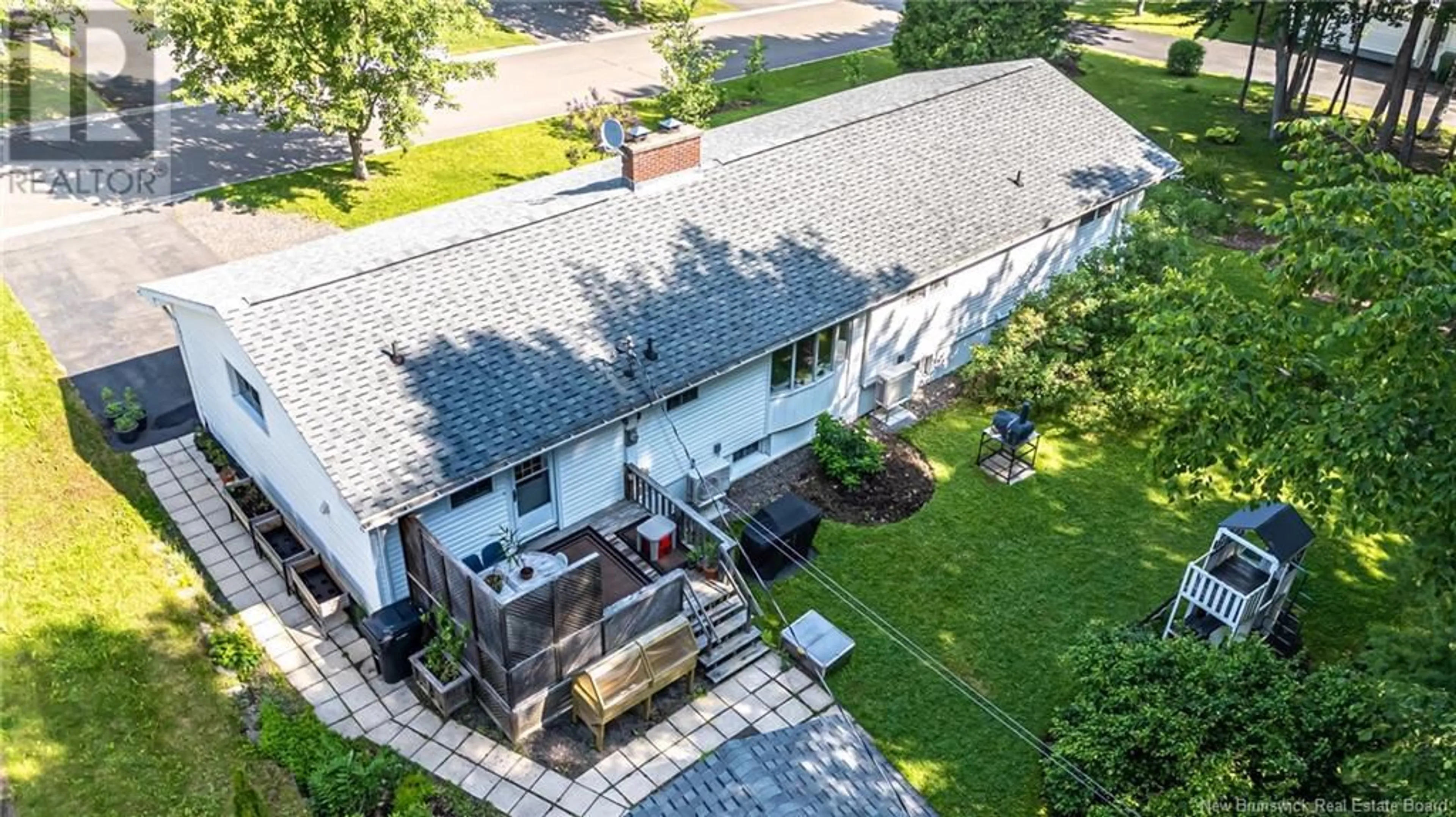 A pic from outside/outdoor area/front of a property/back of a property/a pic from drone, street for 139 PEMBROKE CRESCENT, Fredericton New Brunswick E3B2V1