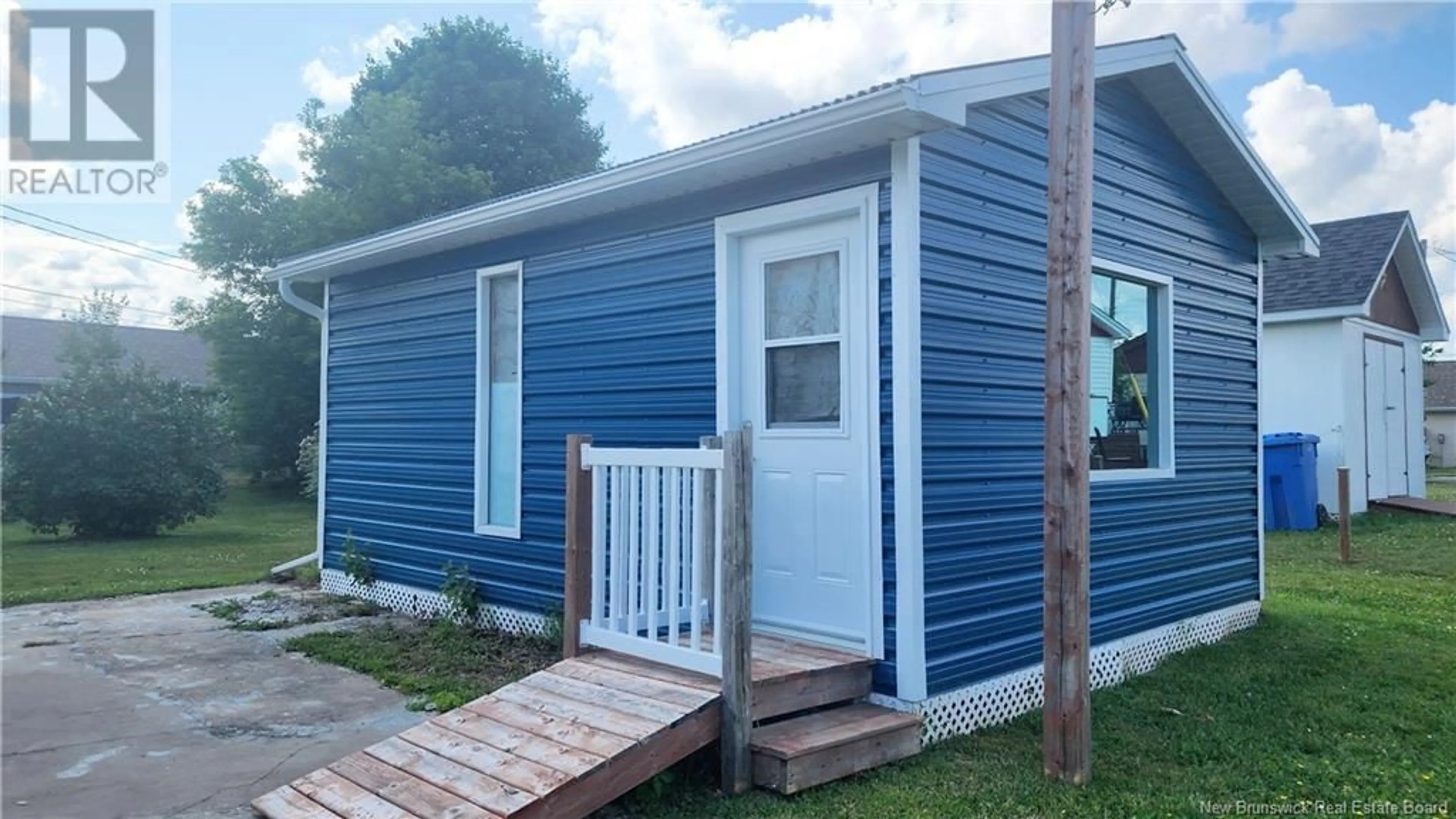 Home with vinyl exterior material, street for 3431 RUE ALBERT, Tracadie New Brunswick E1X1C8
