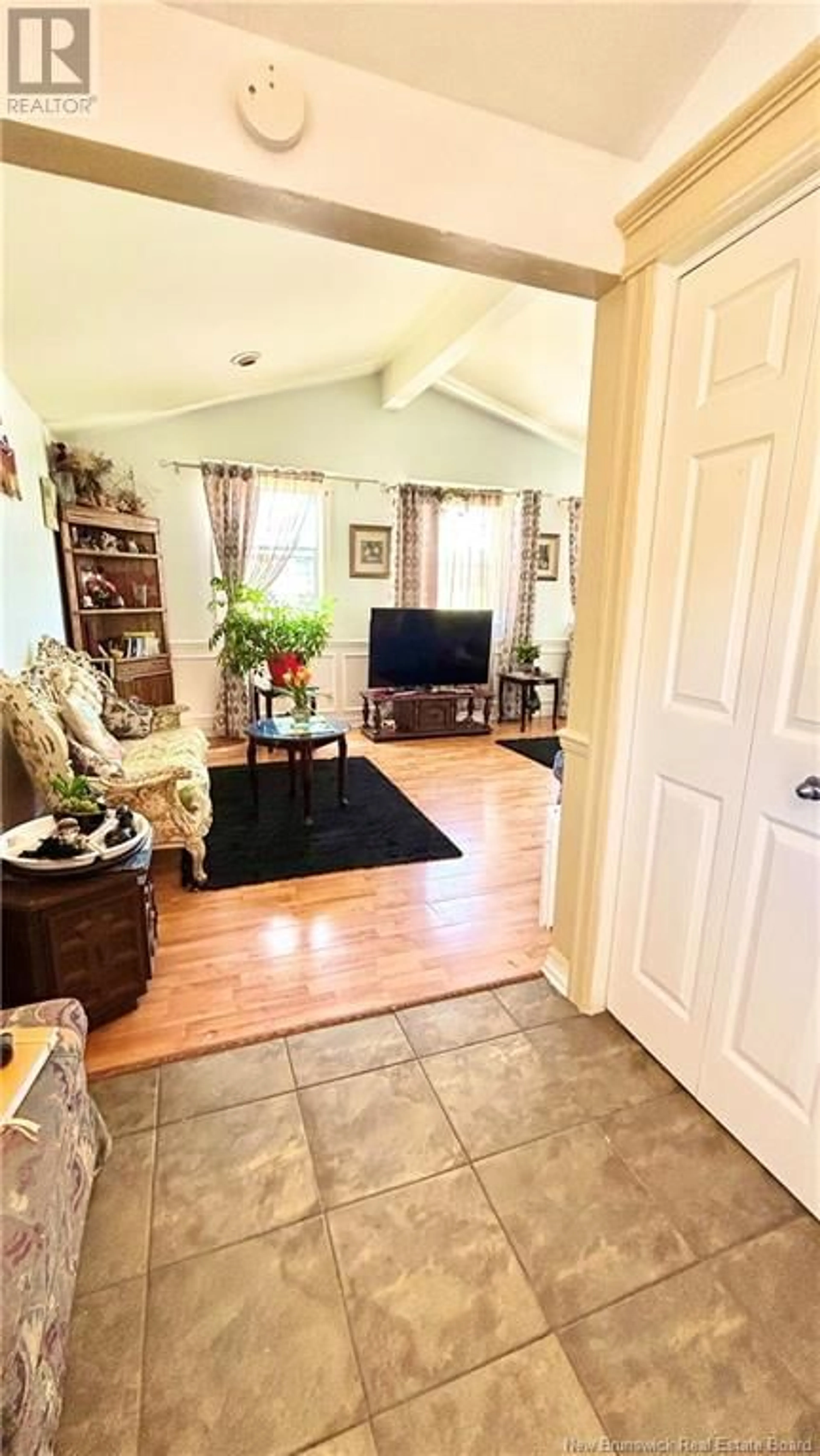 Indoor entryway for 1-2 - 896 DES ACADIENS BOULEVARD BOULEVARD, Bertrand New Brunswick E1W1H6