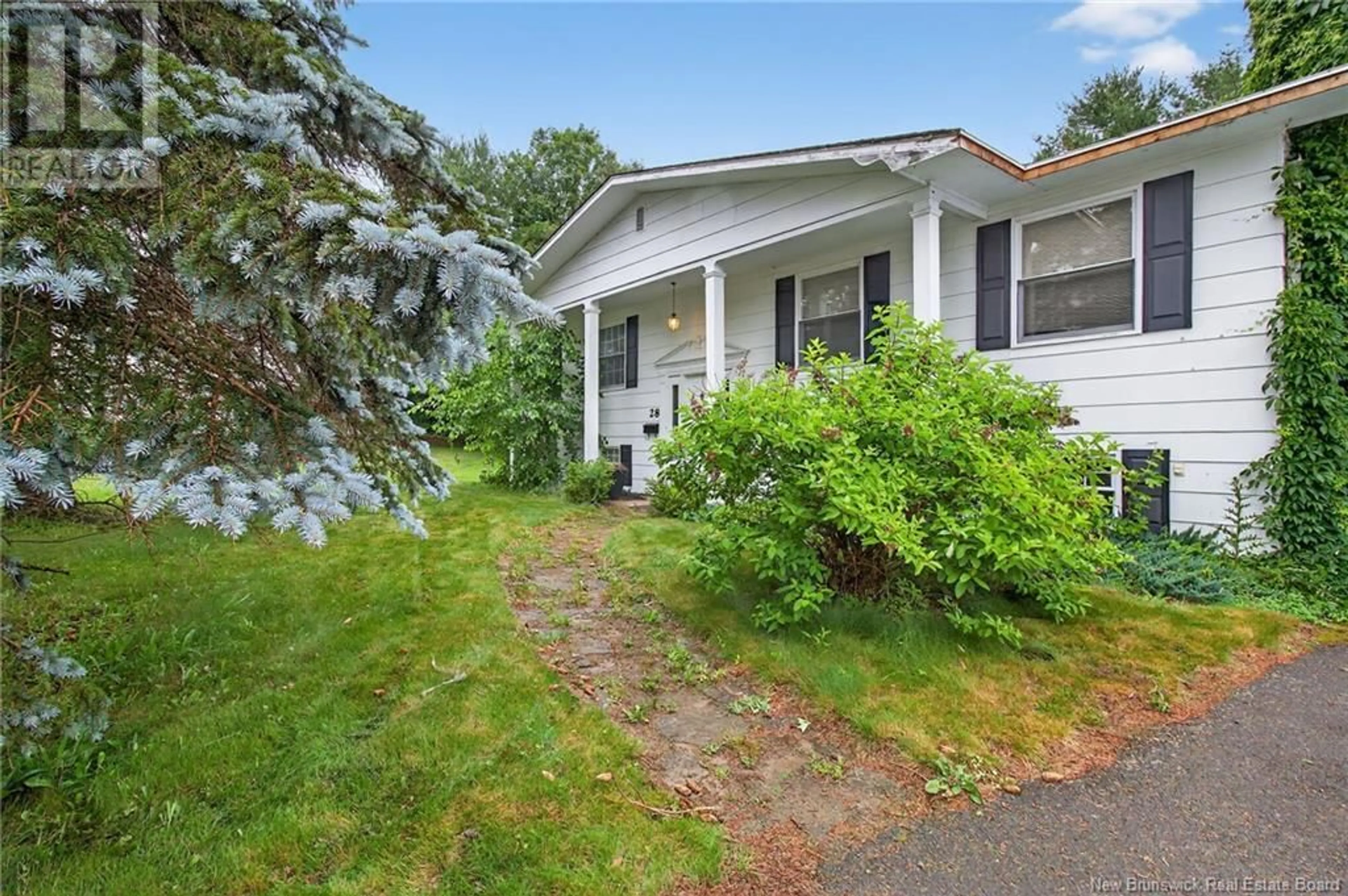 Patio, street for 28 GUIMOND COURT, Dieppe New Brunswick E1A5A3