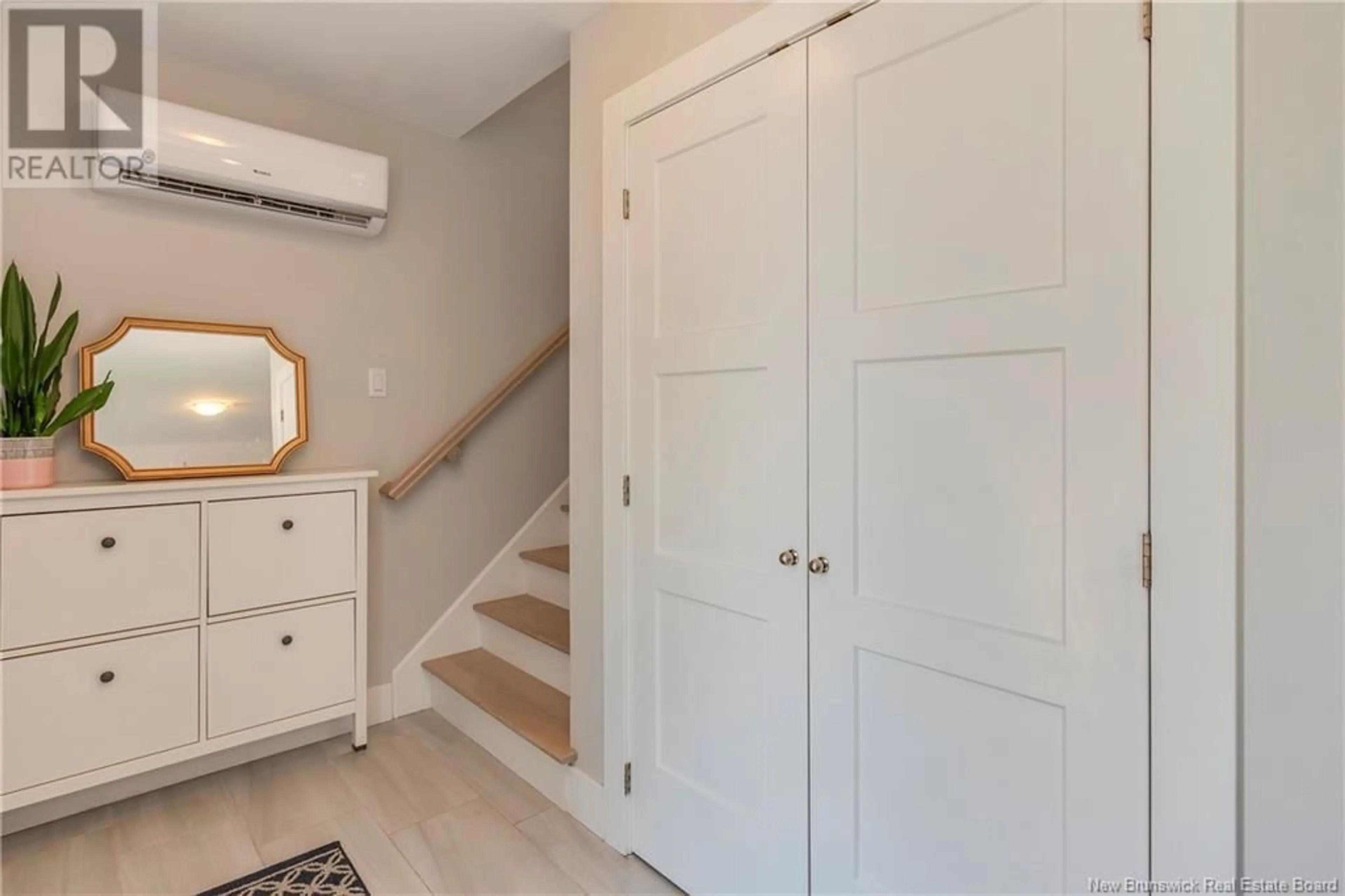Indoor entryway for 148 DES ERABLES, Dieppe New Brunswick E1A9B2