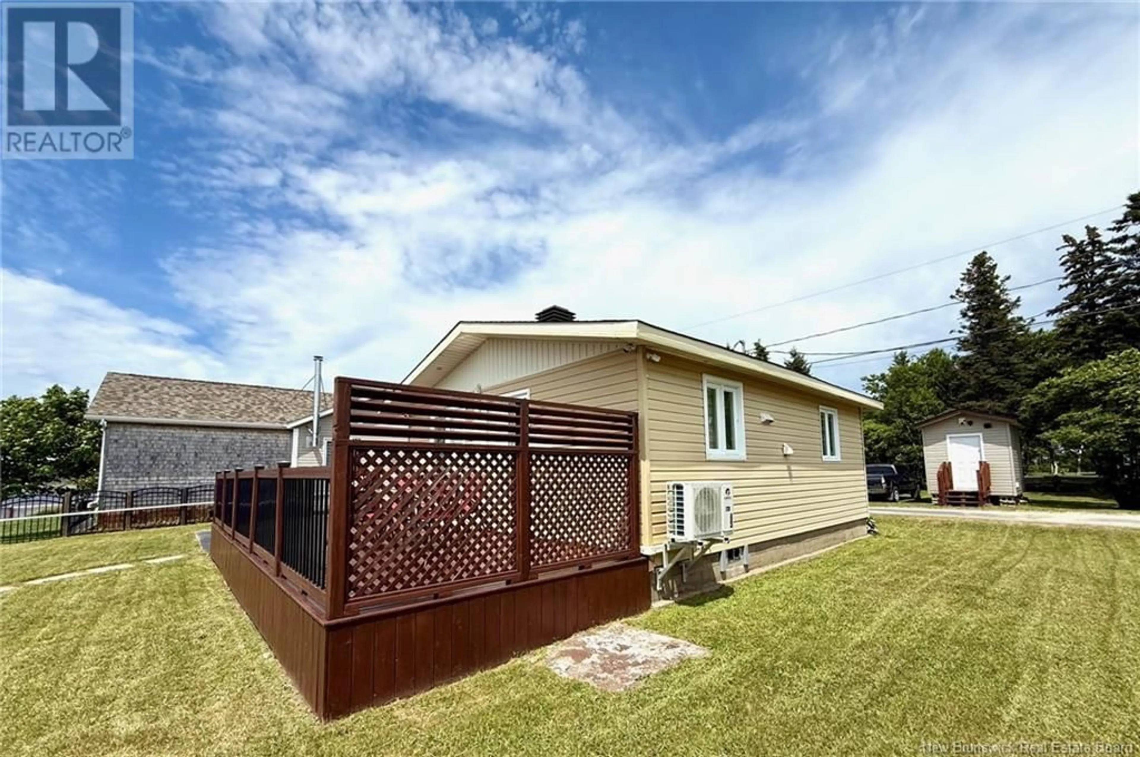Home with vinyl exterior material, unknown for 40 ALLÉE DES CARIBOU, Chiasson Office New Brunswick E8S3E9