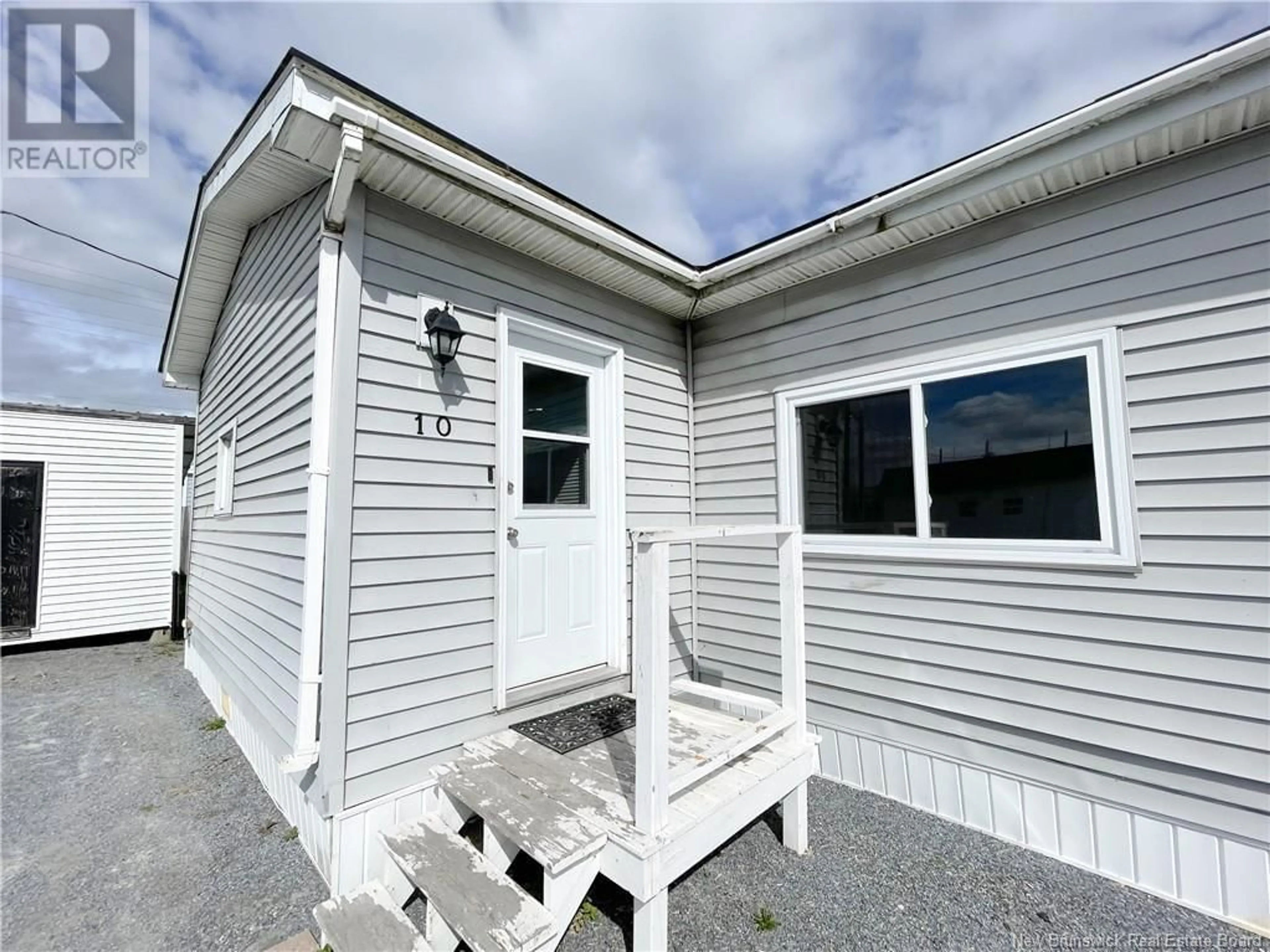 Home with vinyl exterior material, unknown for 10 VIOLET STREET, Saint John New Brunswick E2M5N3