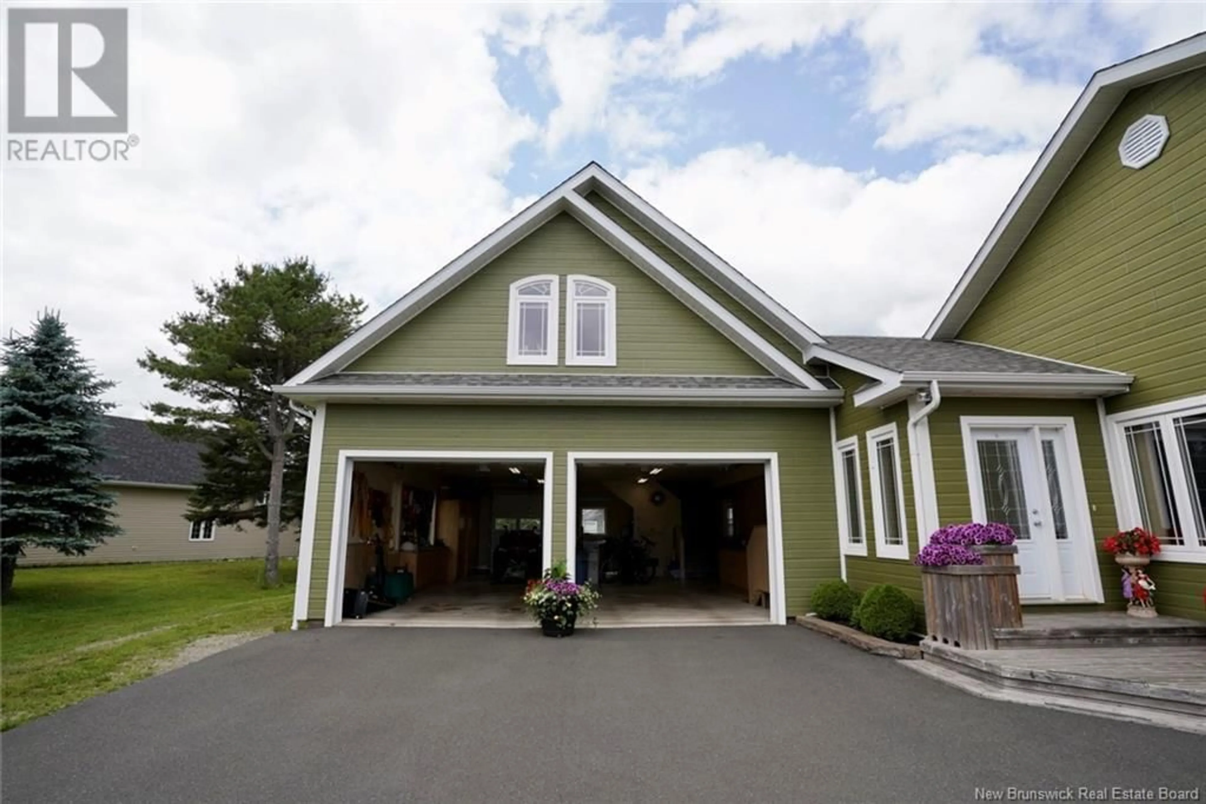 Indoor garage for 426 DE LA BAIE STREET, Nigadoo New Brunswick E8K3P7