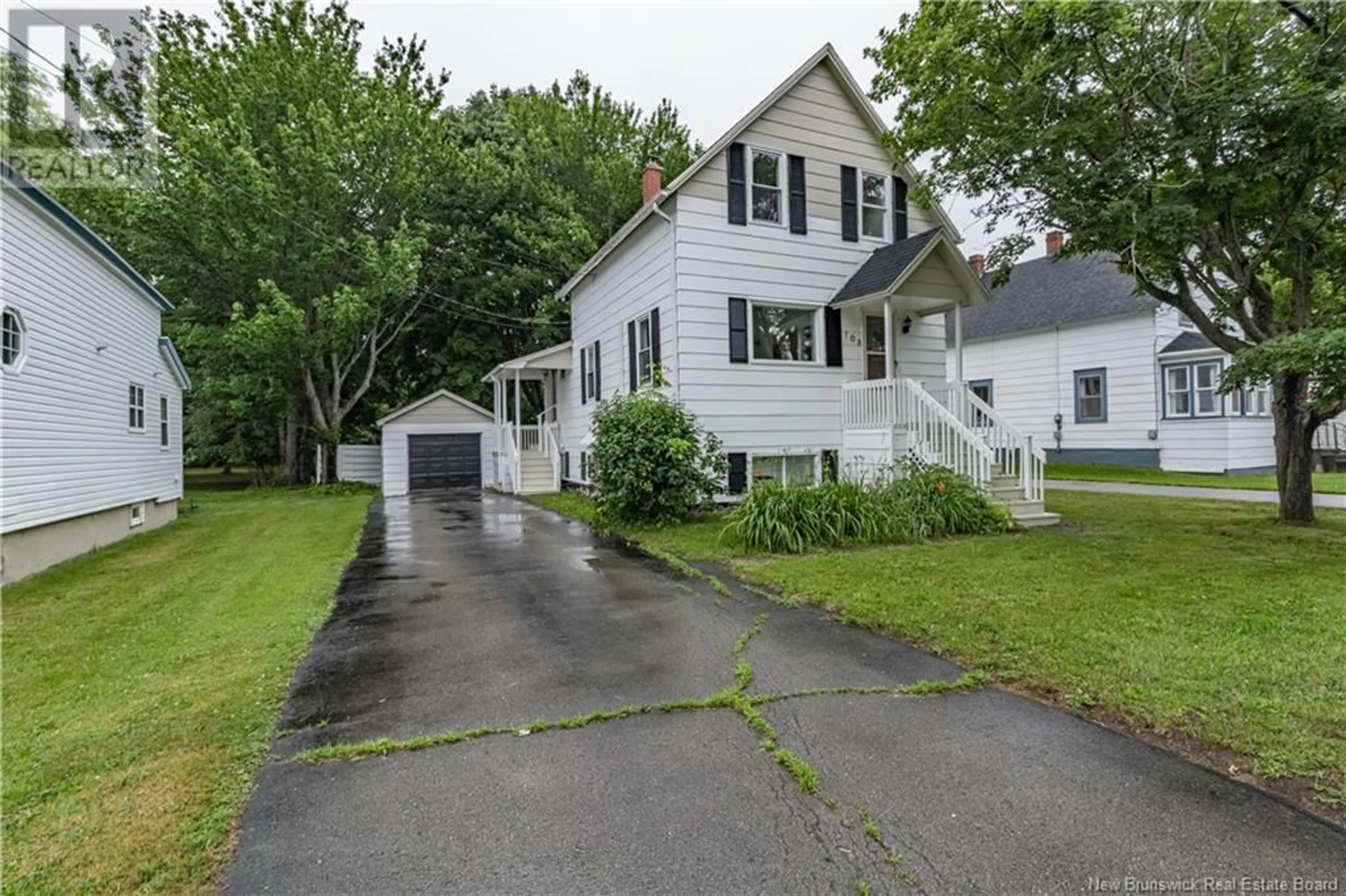 A pic from outside/outdoor area/front of a property/back of a property/a pic from drone, street for 108 MAGNOLIA AVENUE, Sussex New Brunswick E4E2H2