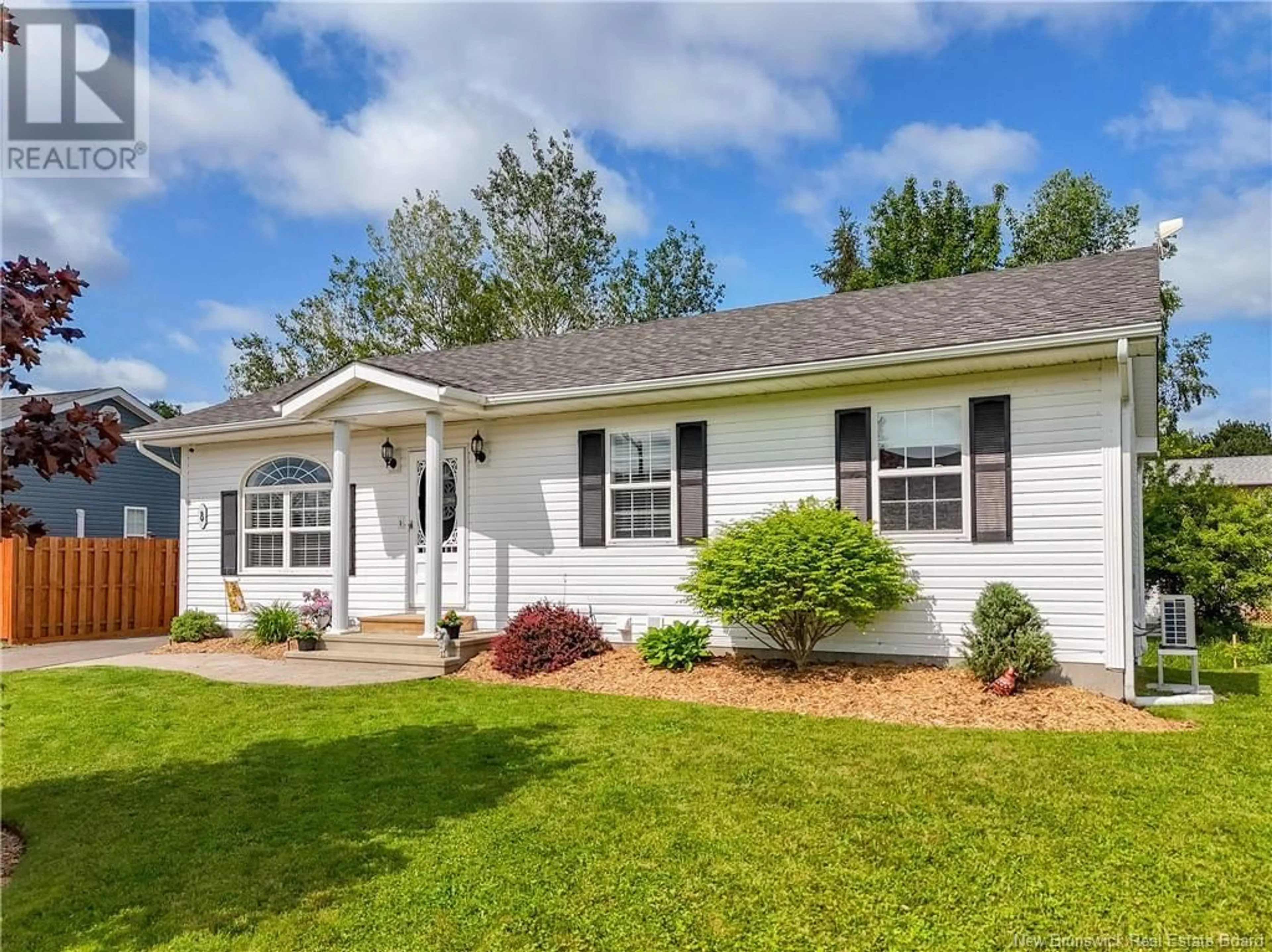 Home with vinyl exterior material, unknown for 8 WATLING CRESCENT, Oromocto New Brunswick E2V4M7