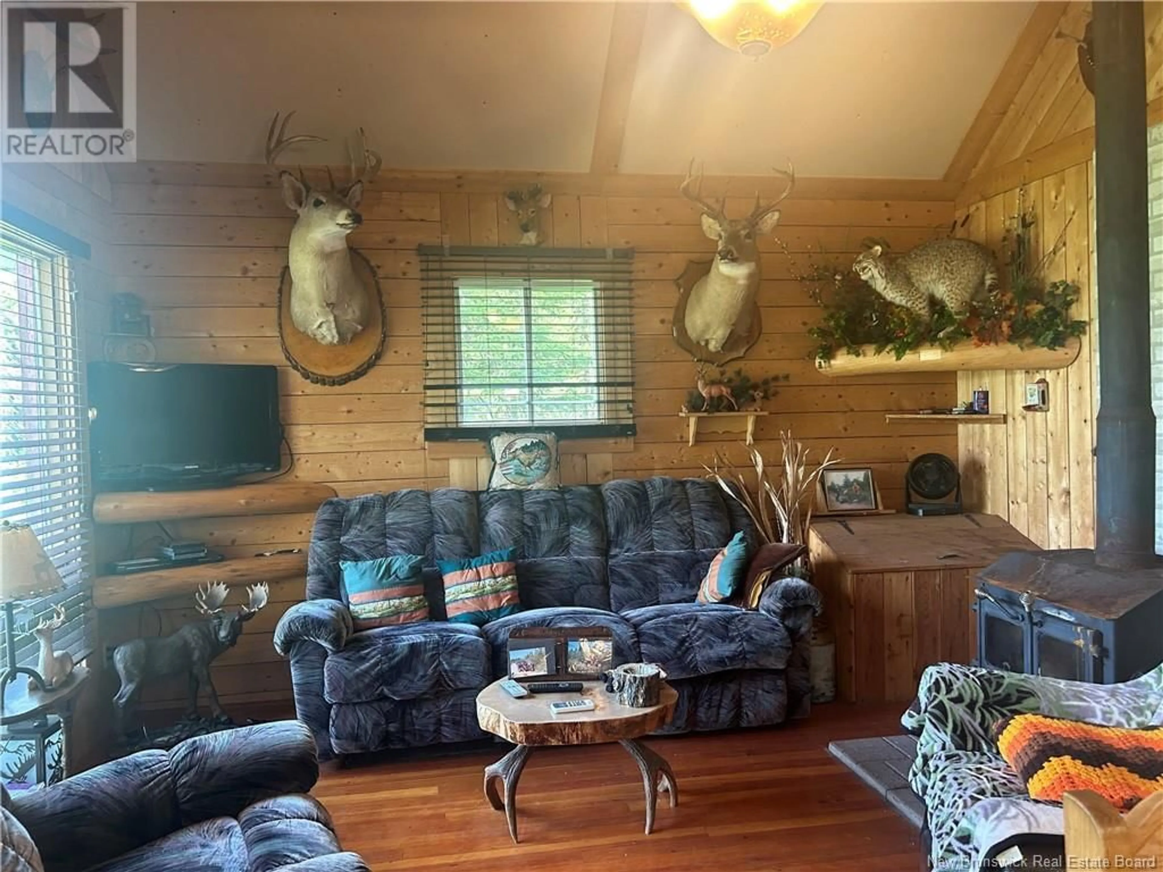 Living room with furniture, wood/laminate floor for 650 FORK STREAM RD, Hunters Home New Brunswick E4Z3A6
